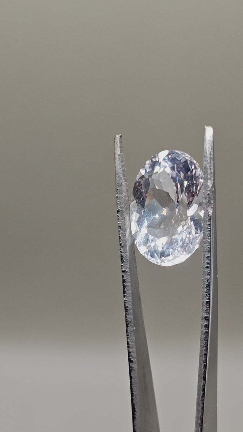 Natural Goshenite 15.60 ct Oval – video