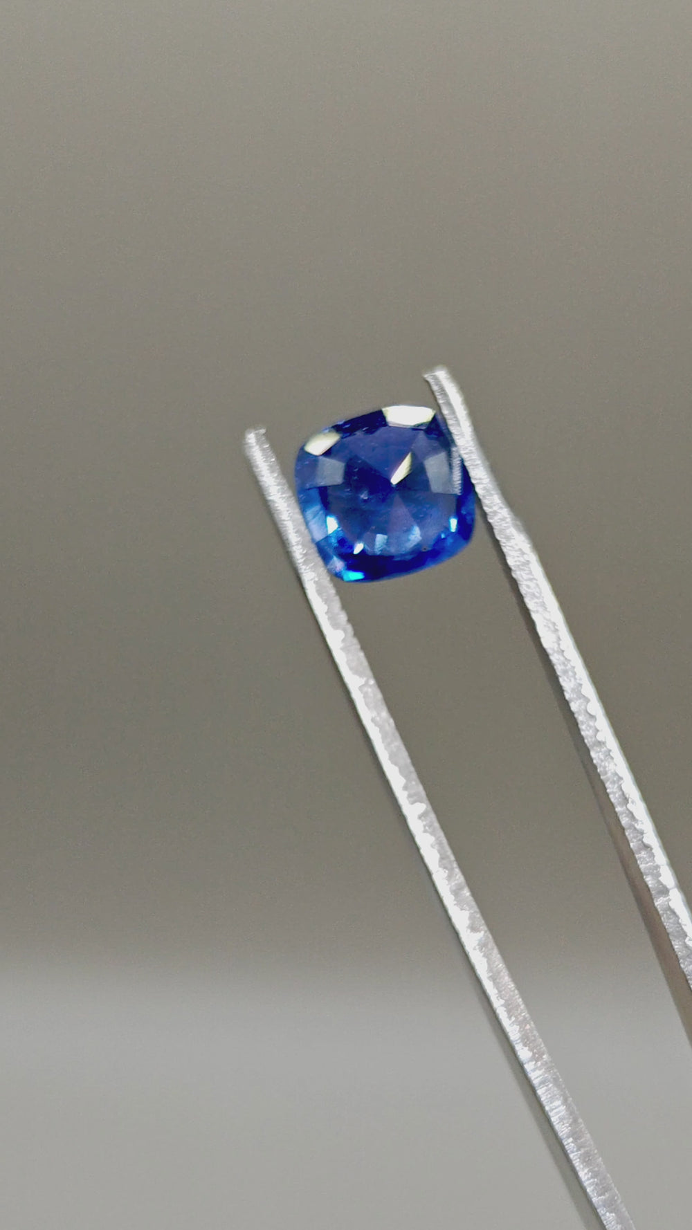 Natural Ceylon Cornflower Blue Sapphire 3.97 ct Cushion – video 3
