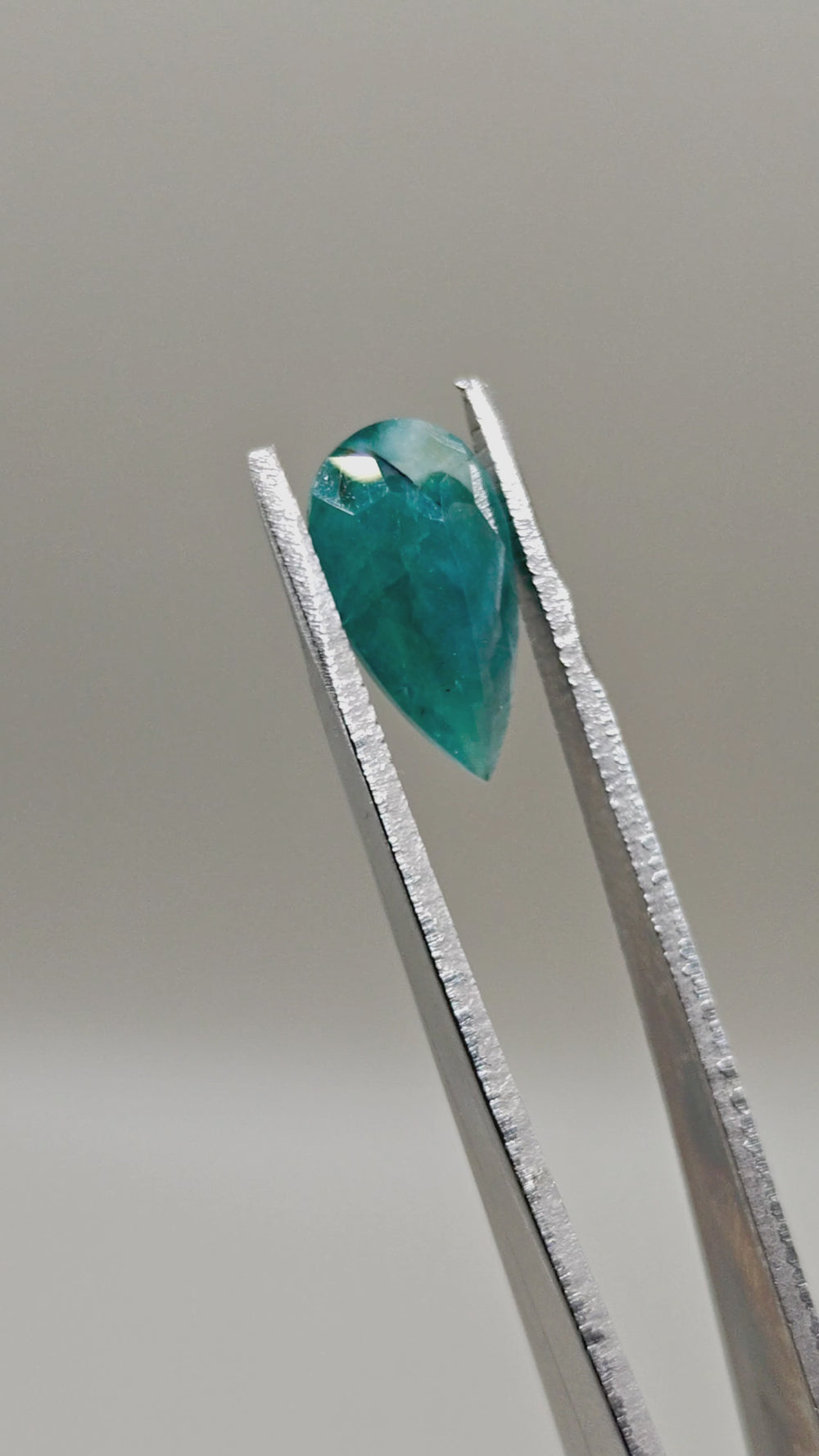 Natural Grandidierite 3.664 ct Pear – video 2
