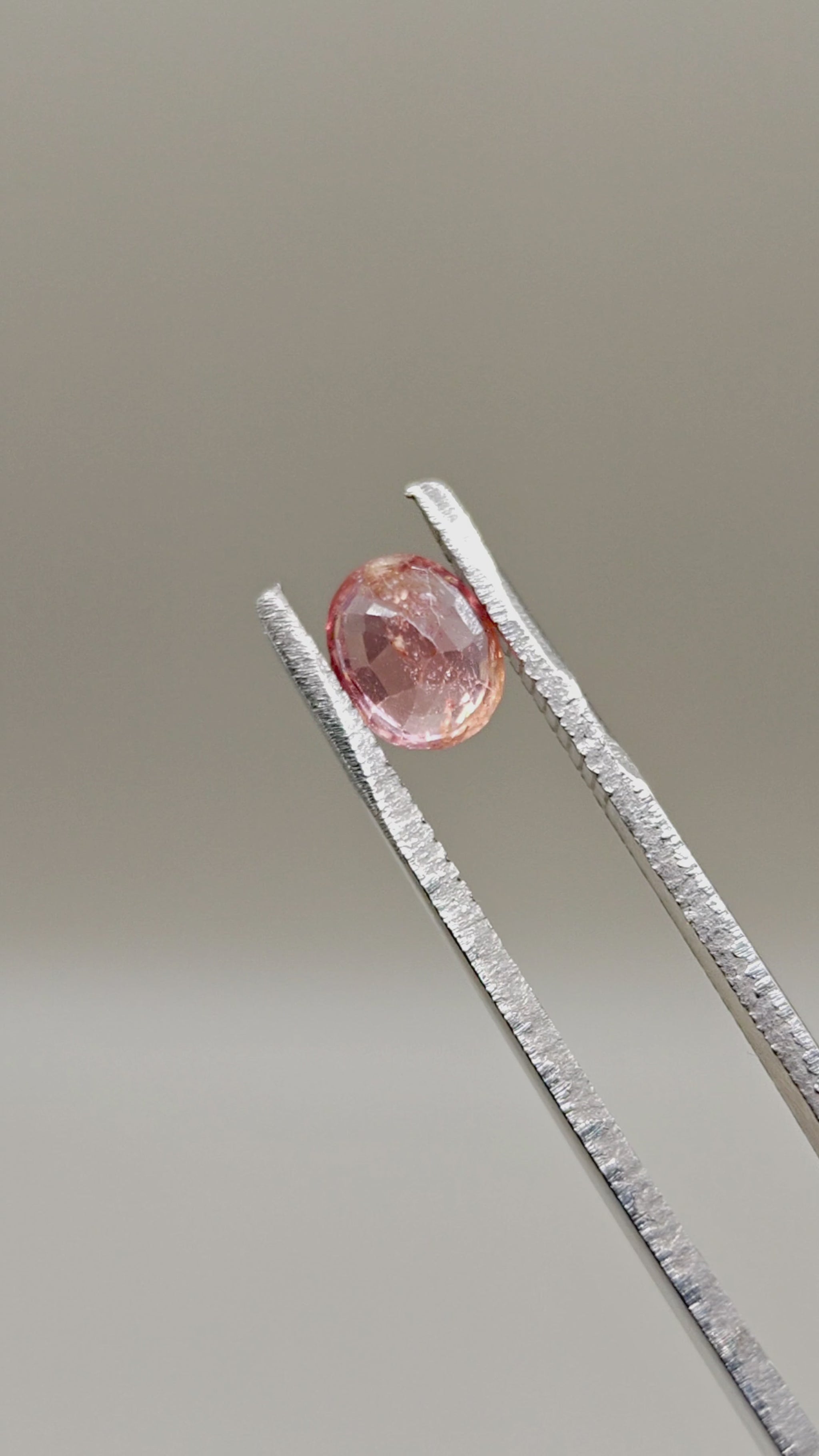 Natural Burmese Spinel 1.50 ct Oval – video 2