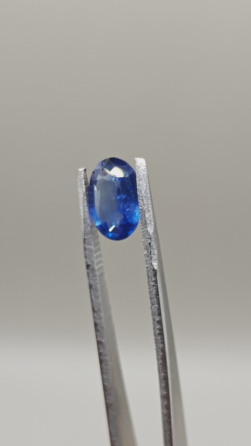 Natural Ceylon Sapphire 2.54 ct Oval – video 2