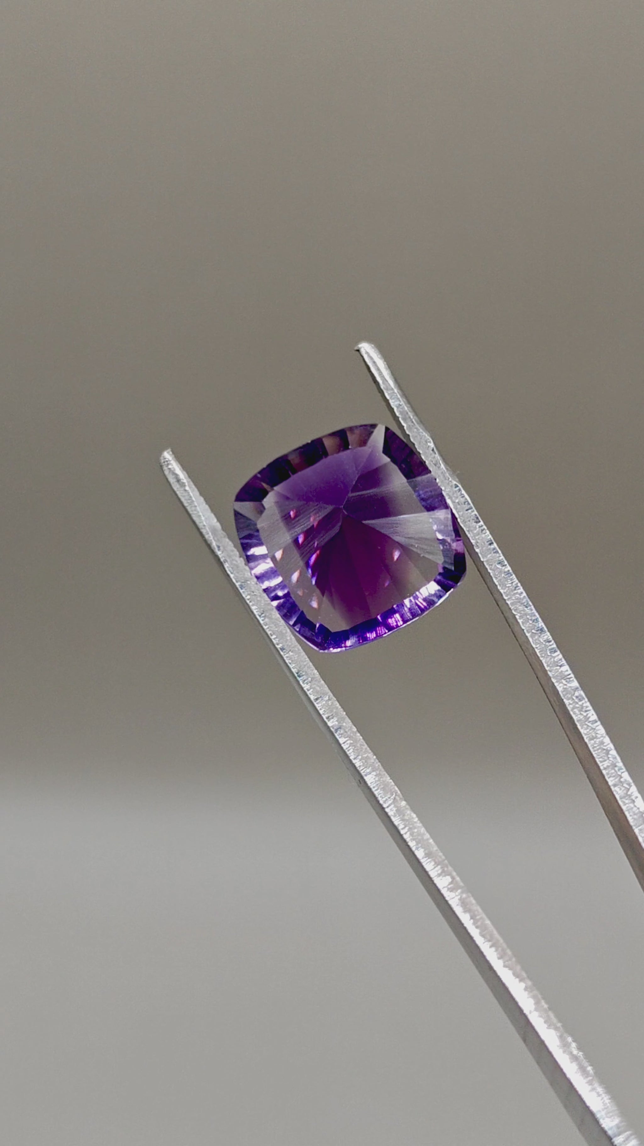 Natural Amethyst 10.10 ct Cushion – video 2