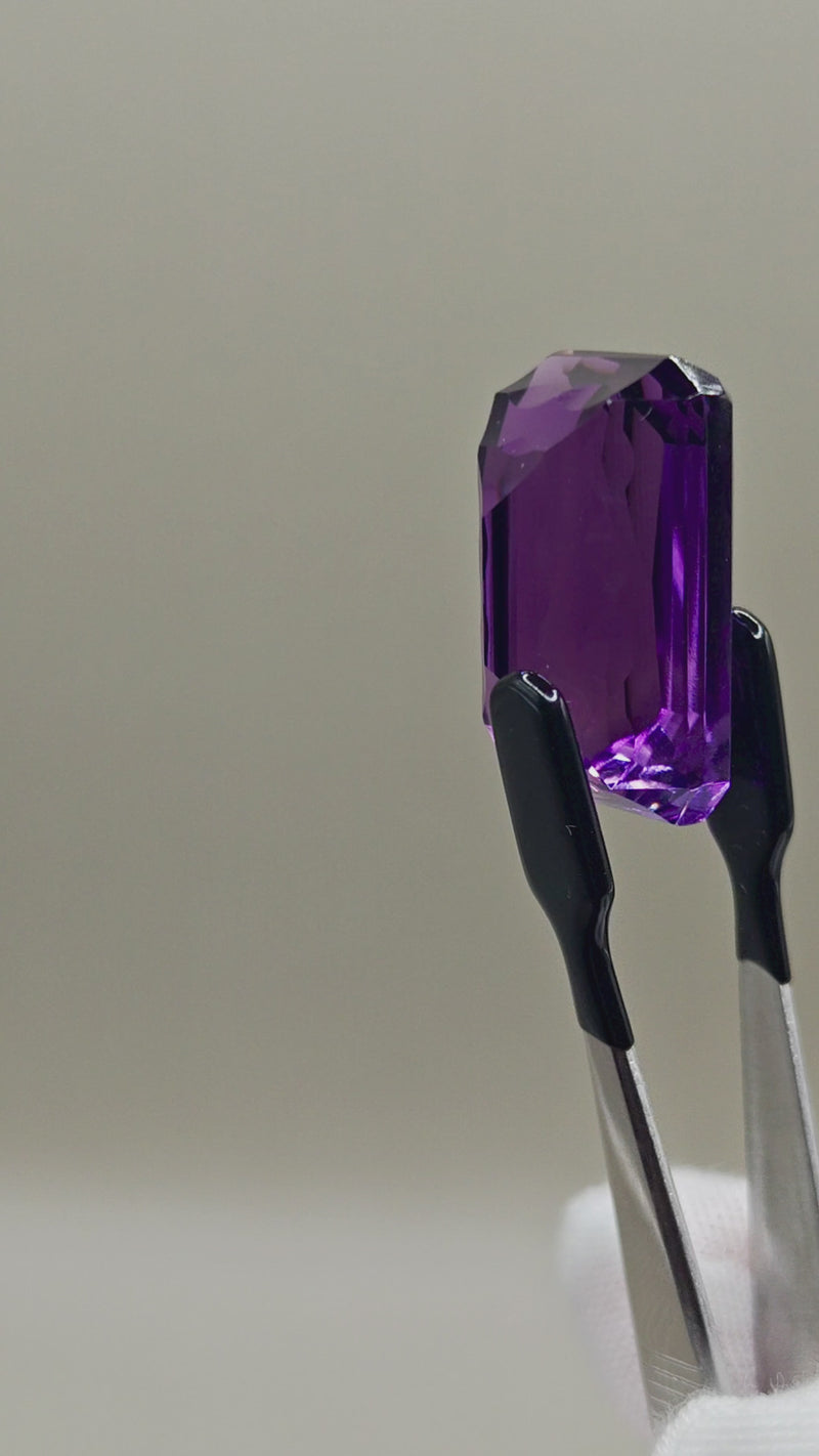 Natural Amethyst 40.49 ct Octagonal – video