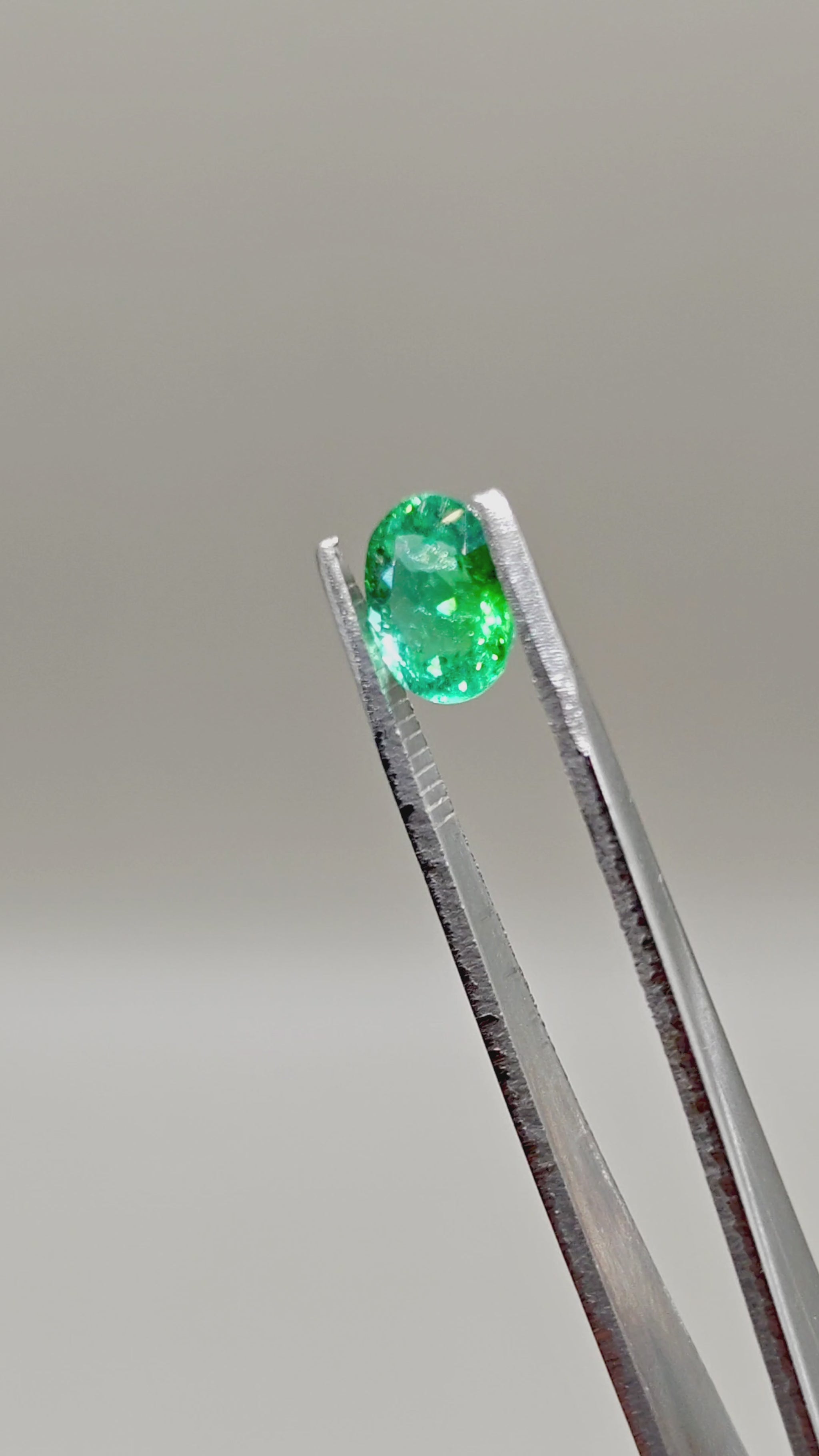 Natural Paraiba Tourmaline 2.32 ct Oval – video