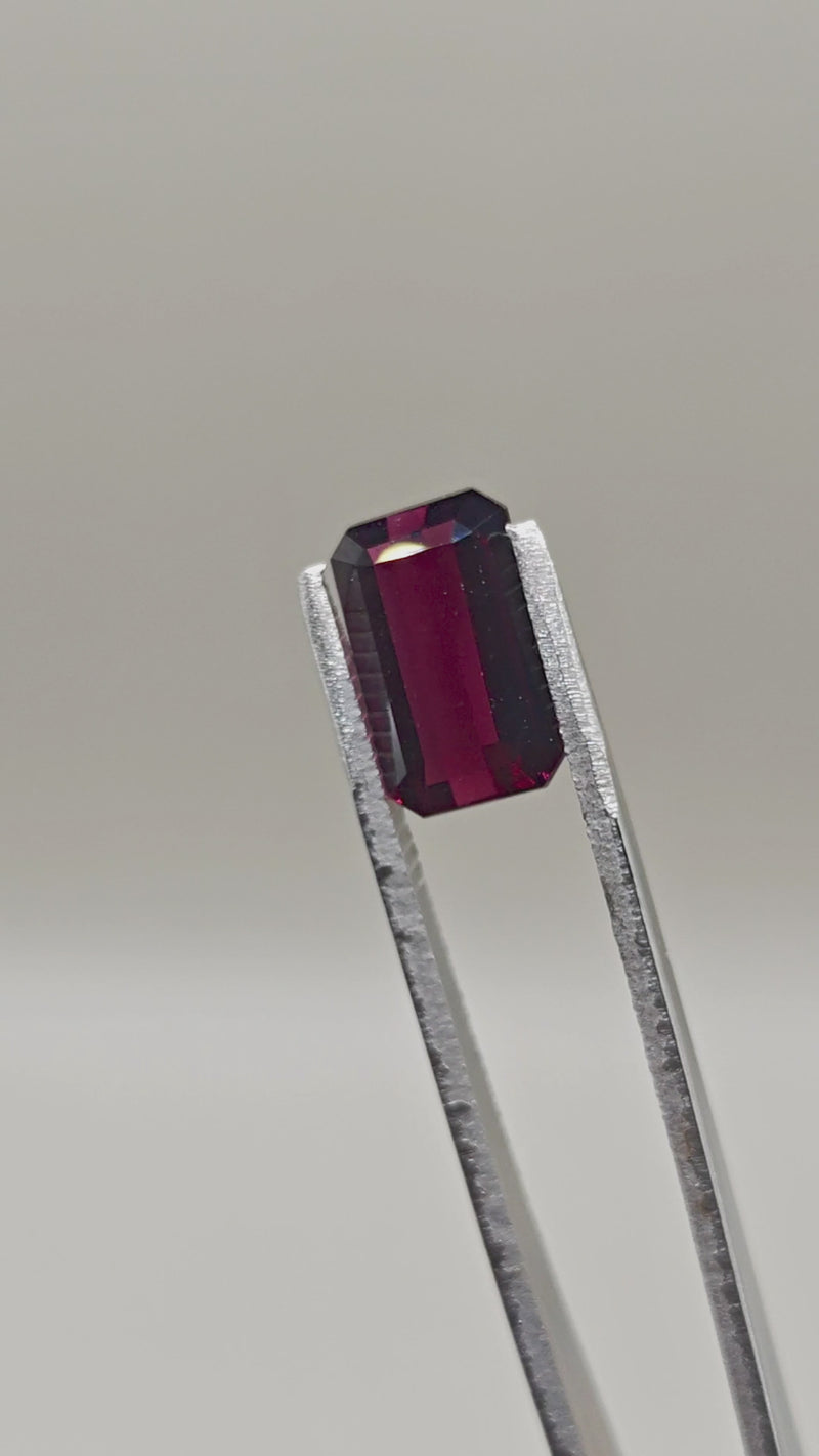 Natural Rhodolite 5.57 ct Octagonal – video