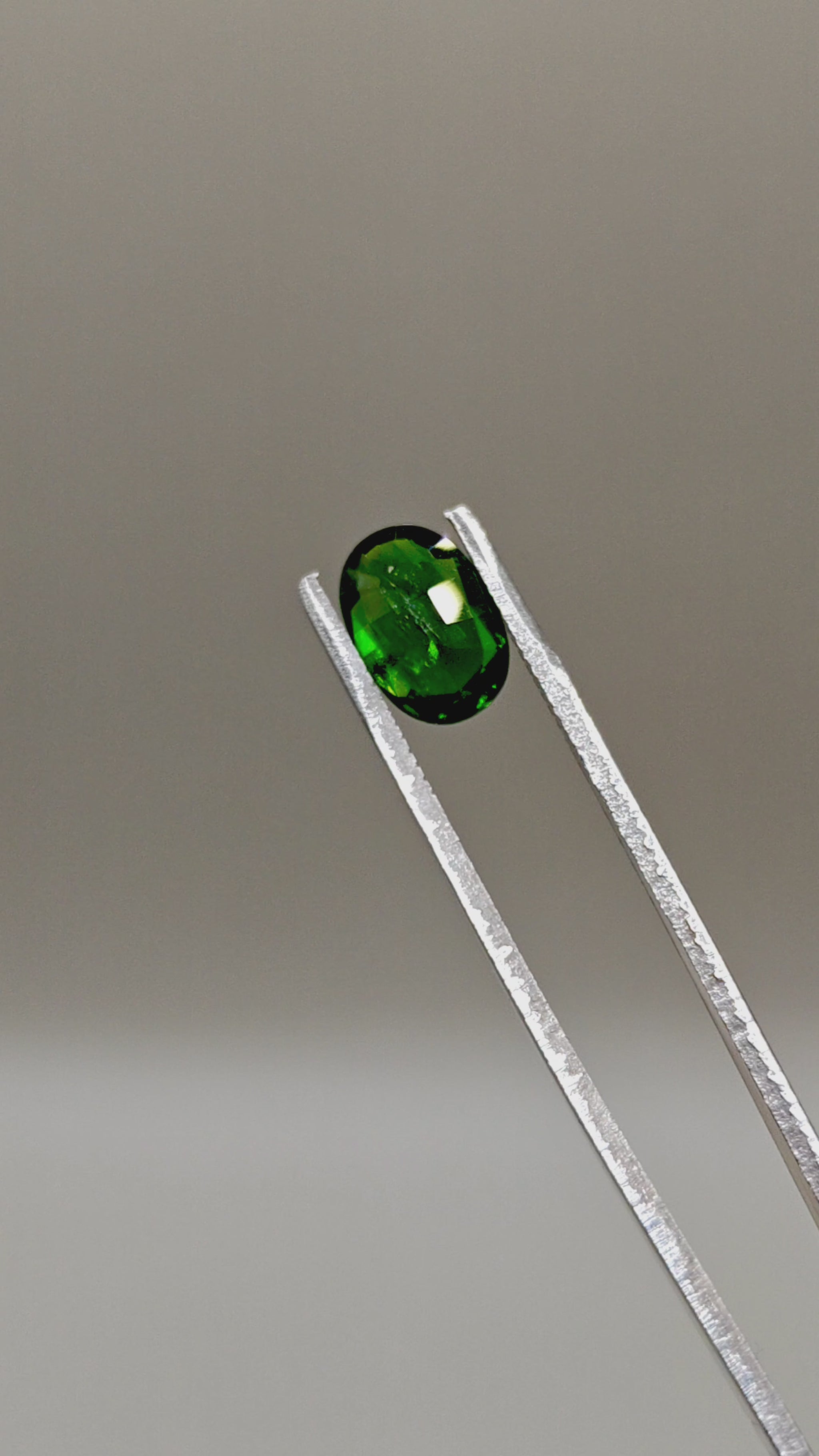 Natural Chrome Diopside 2.38 ct Oval – video 2