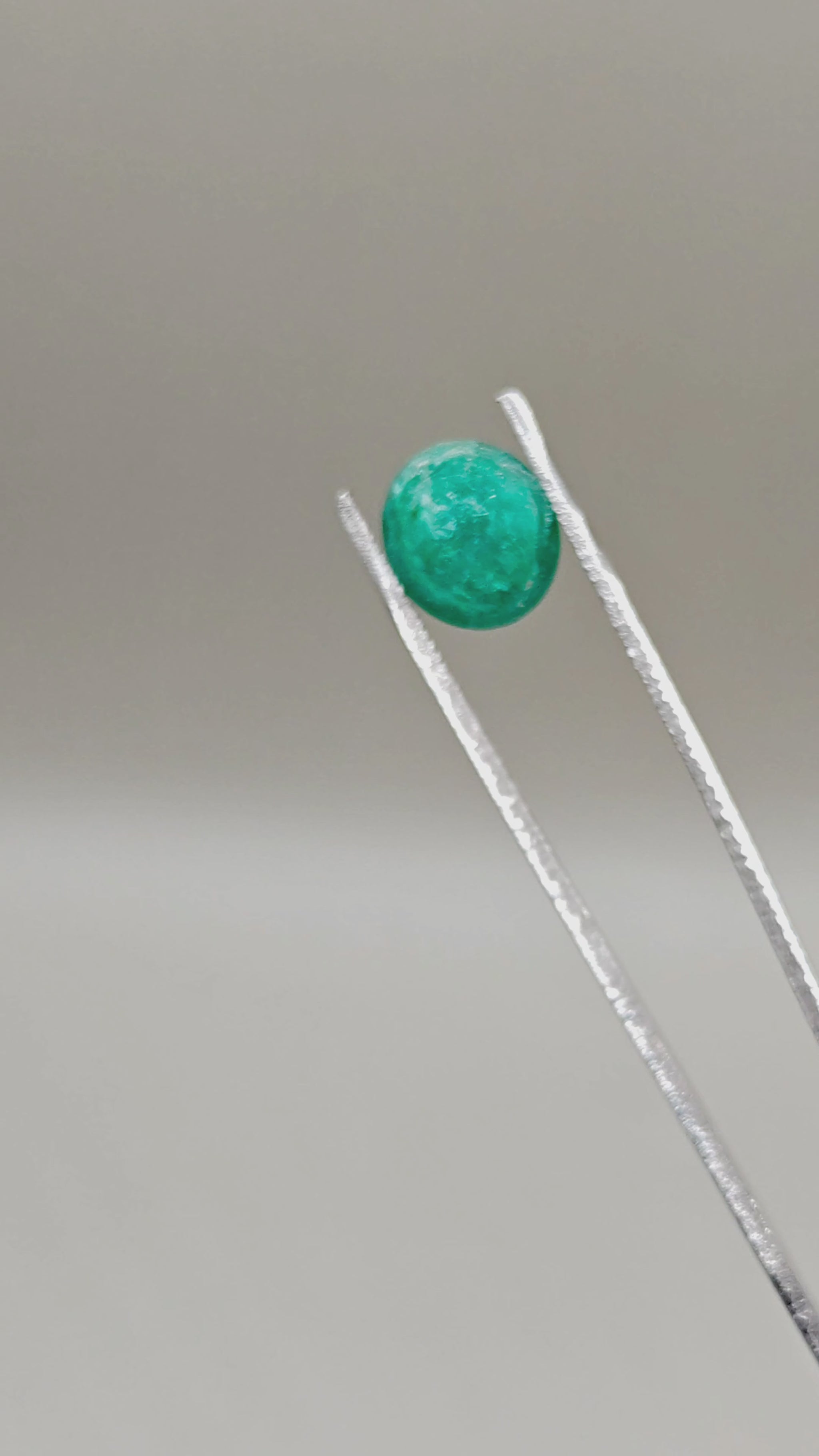 Natural Emerald 6.16 ct Oval – video 2