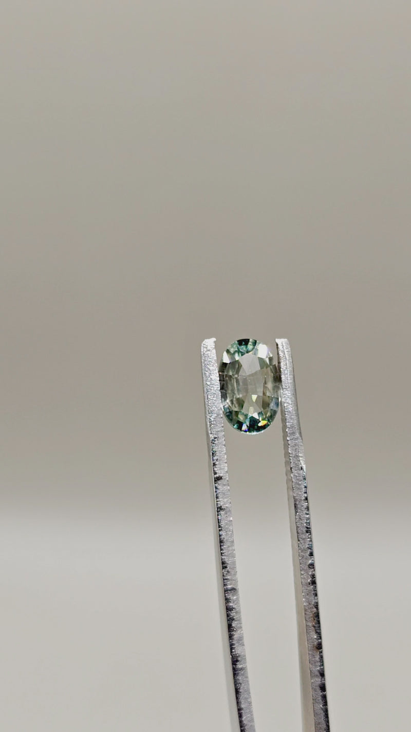 Natural Zircon 1.55 ct Oval – video