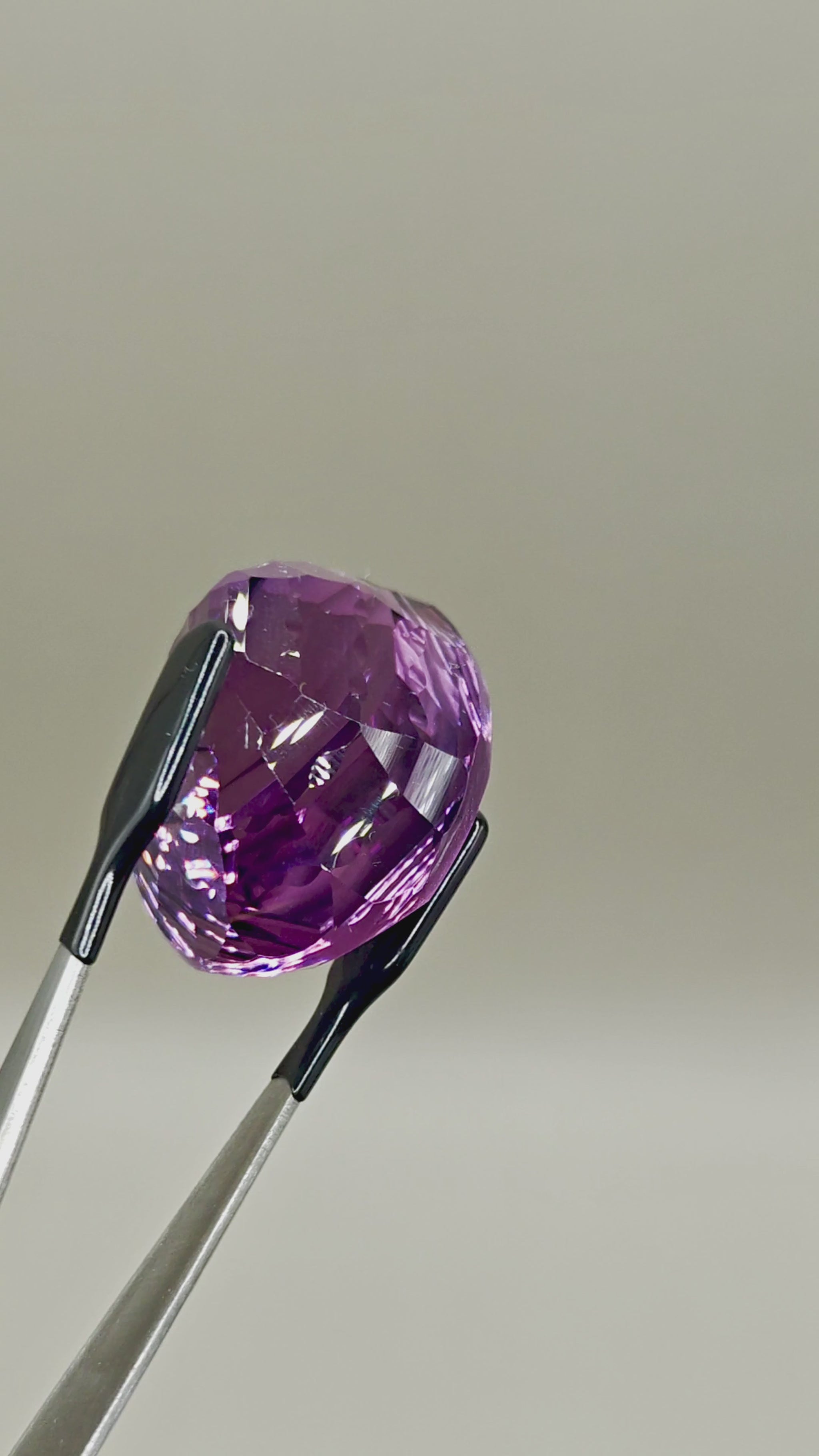 Natural Amethyst 72.35 ct Oval – video 3