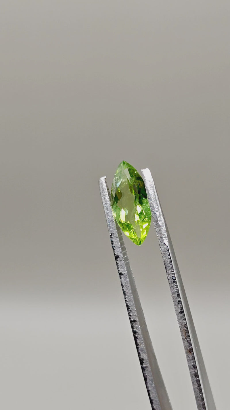 Natural Peridot 1.98 ct Marquise – video