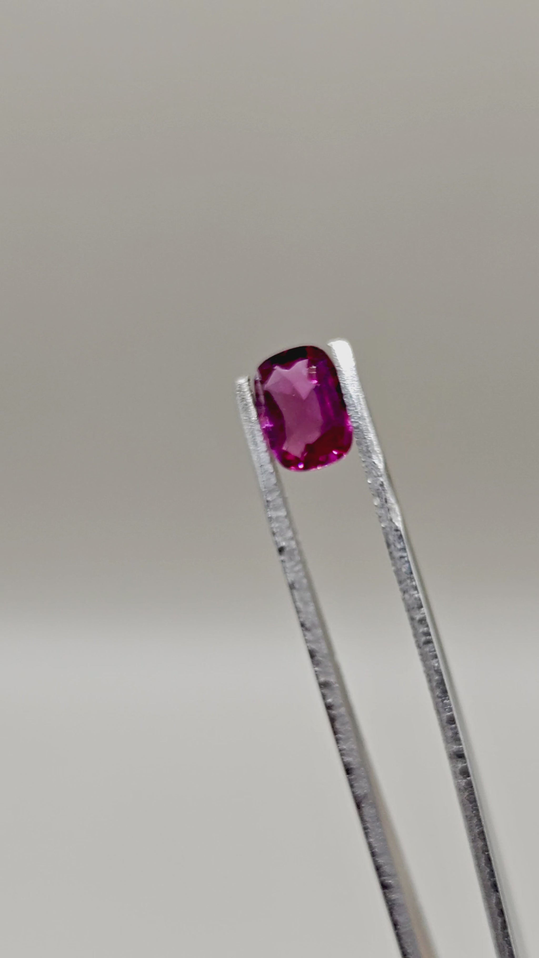 Natural Rhodolite 1.94 ct Cushion – video