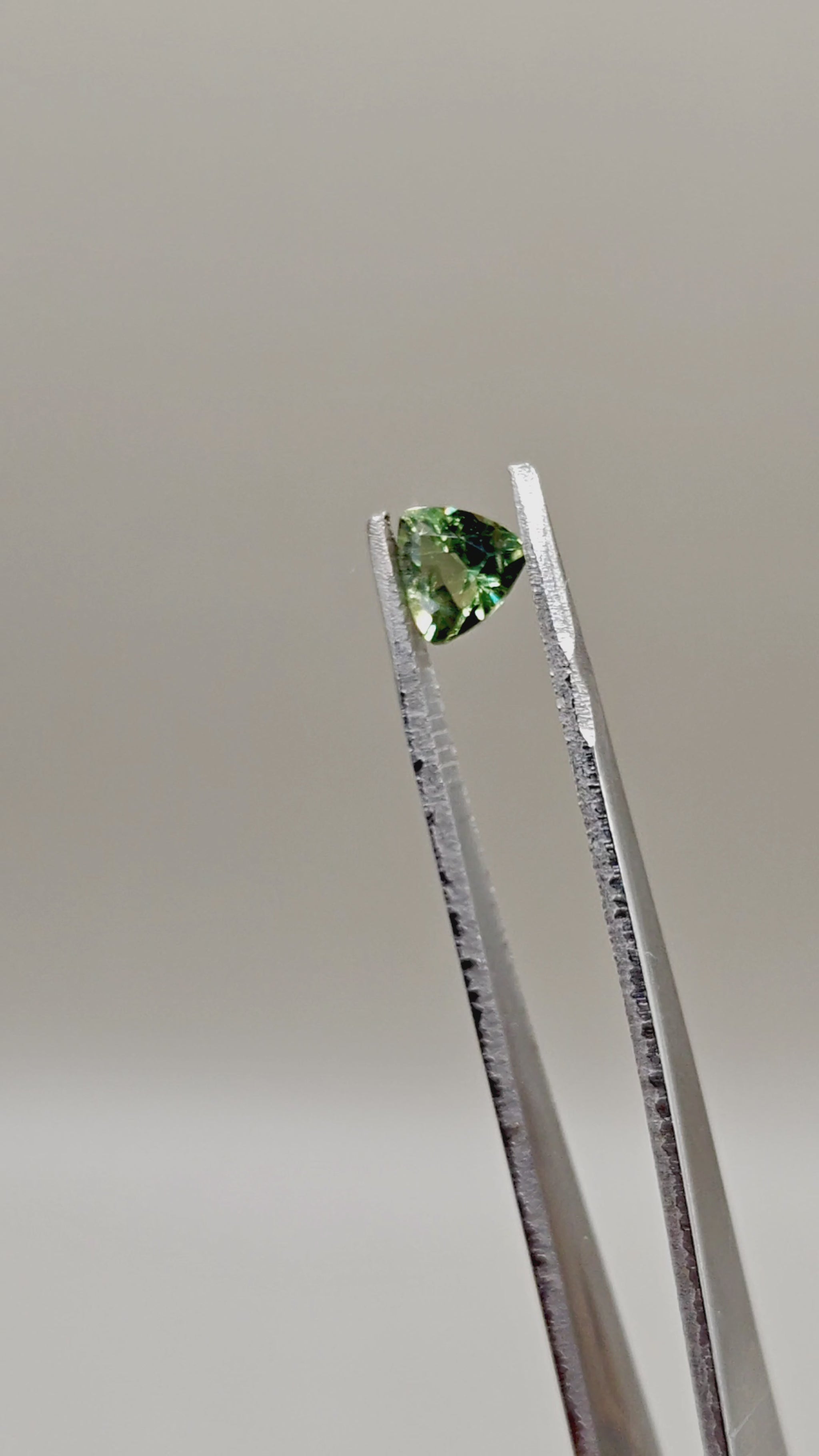 Natural Sapphire 1.41 ct Trillion – video