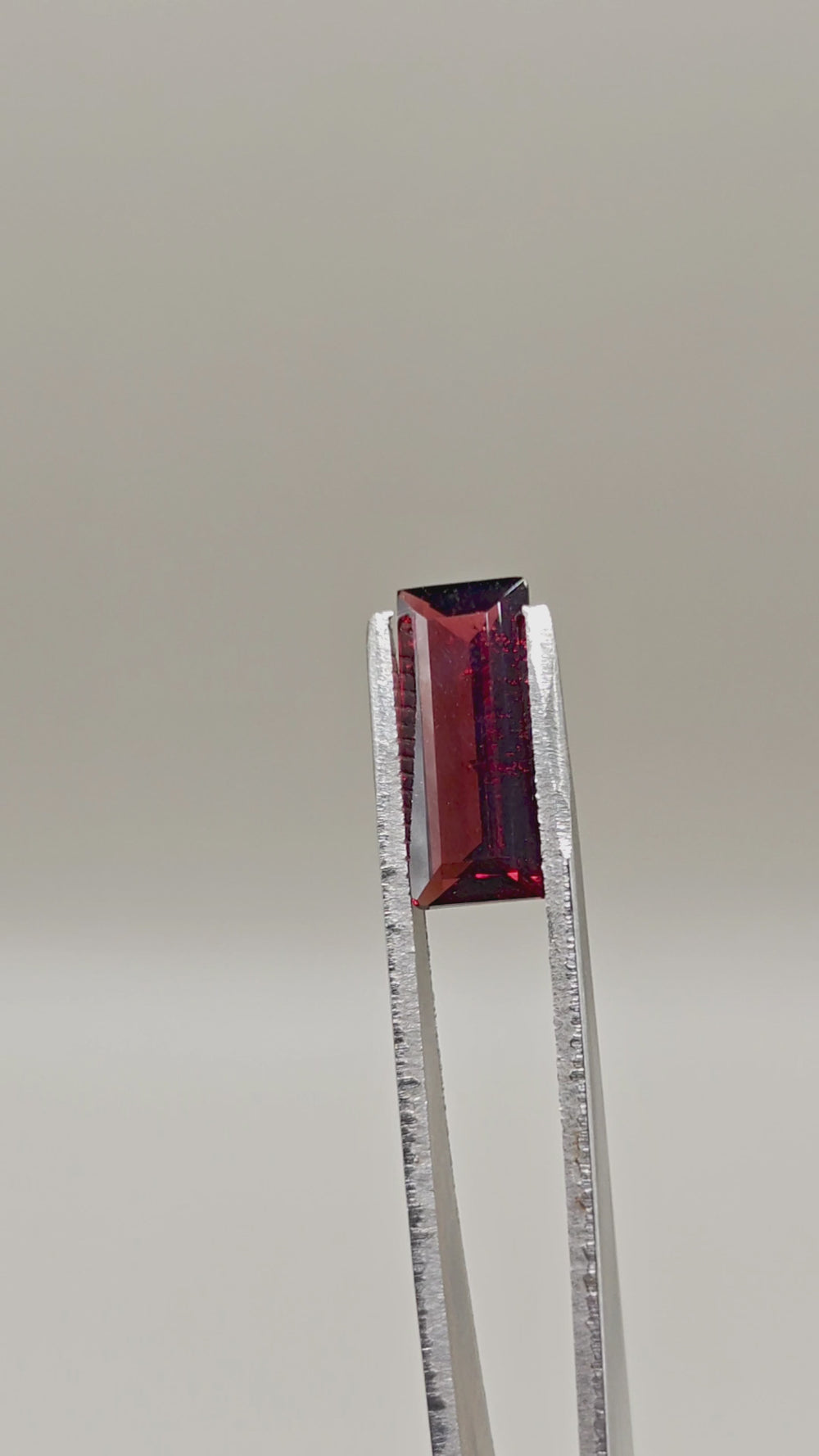Natural Pyrope Almandine 4.42 ct Baguette – video