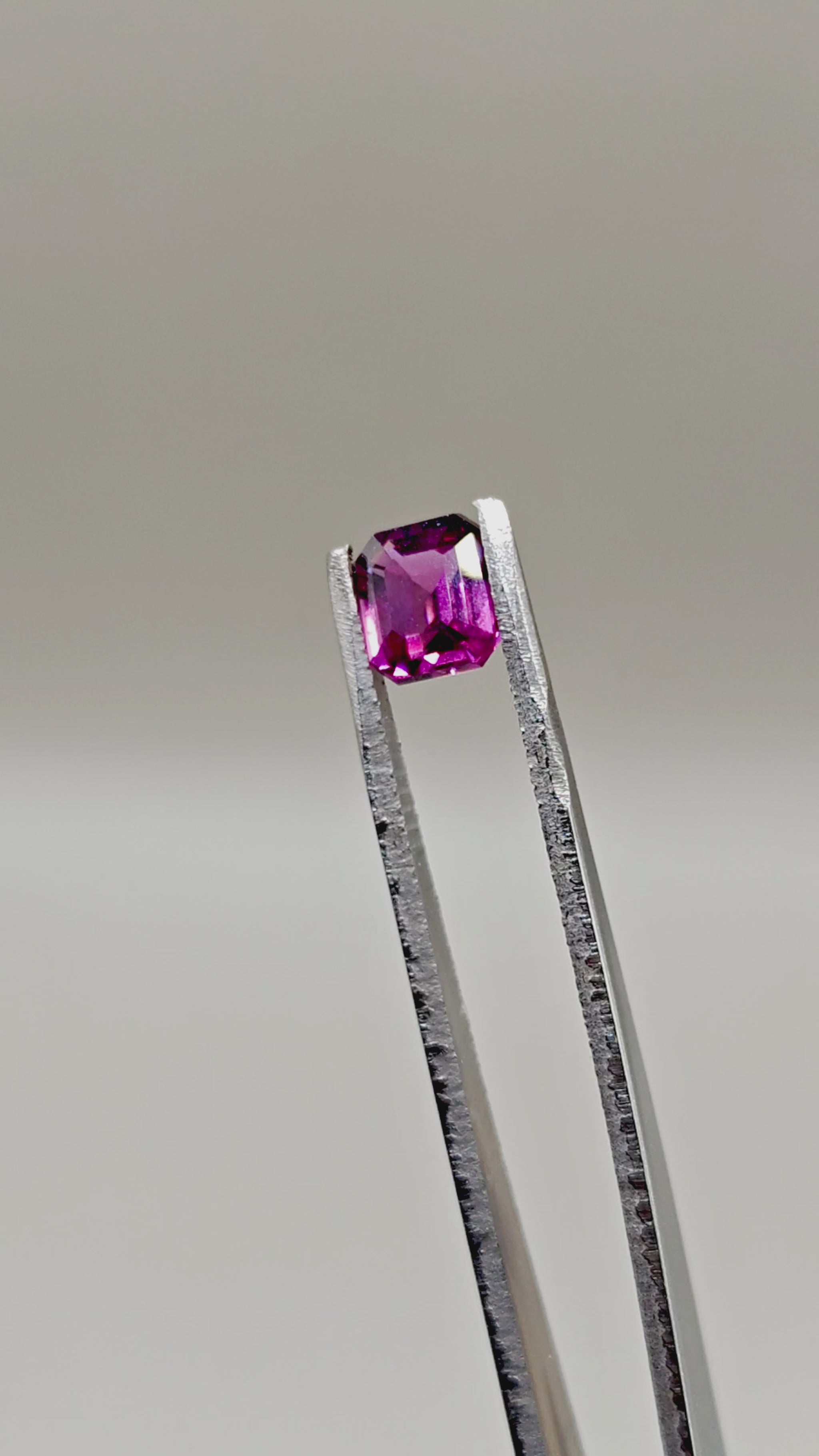 Natural Rhodolite 1.80 ct Octagonal – video