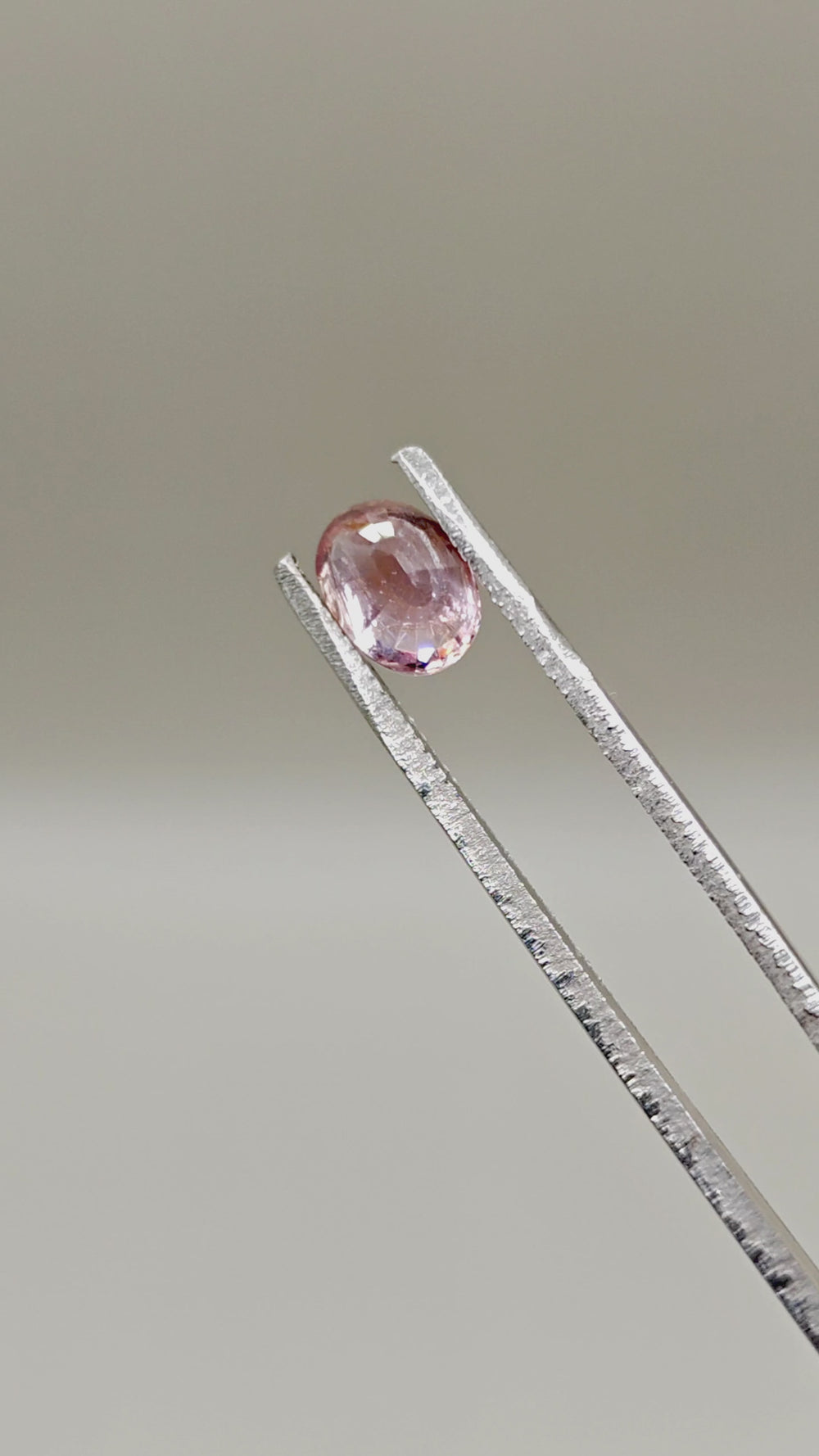 Natural Spinel 1.98 ct Oval – video 2