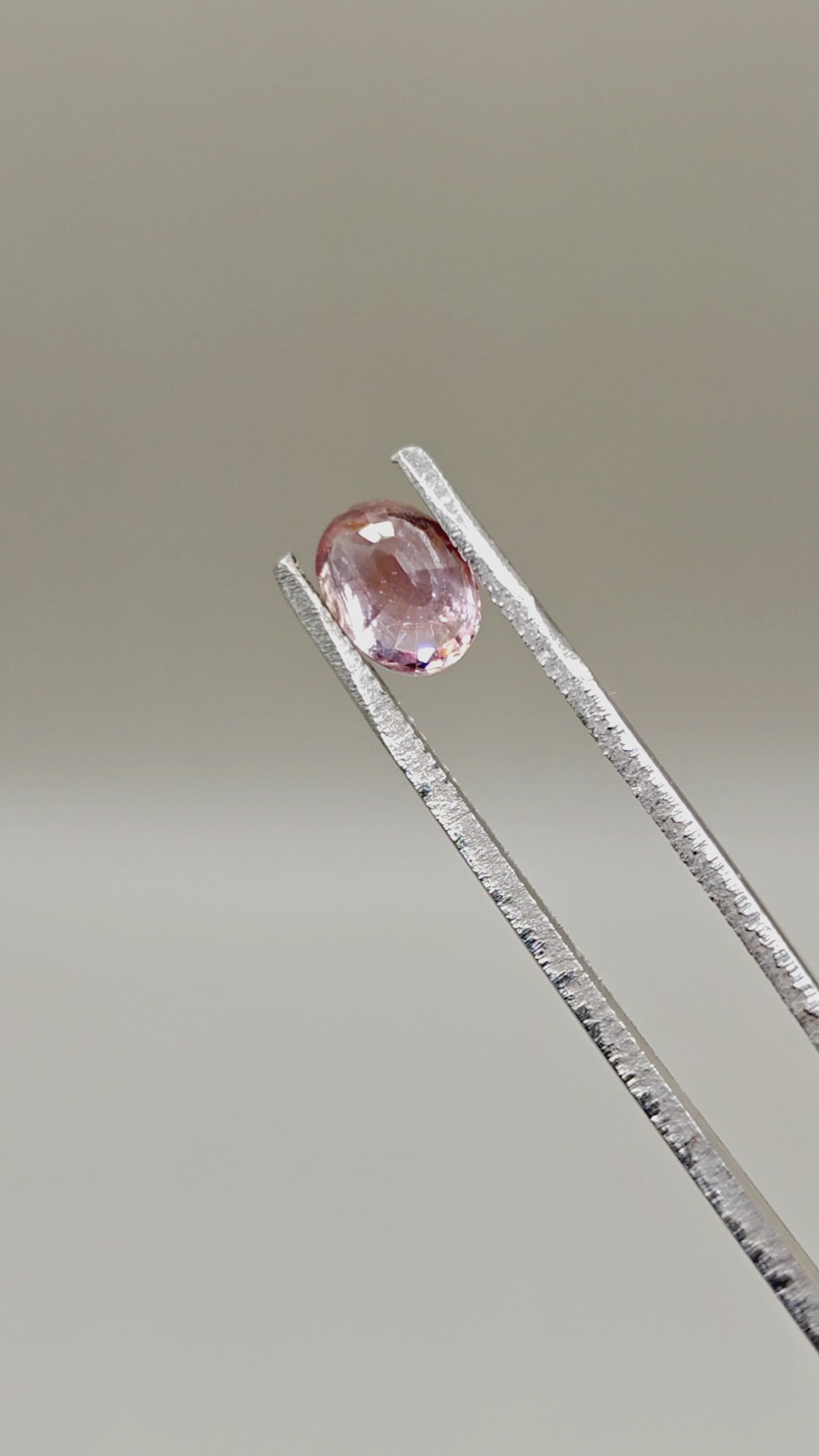Natural Spinel 1.98 ct Oval – video 2