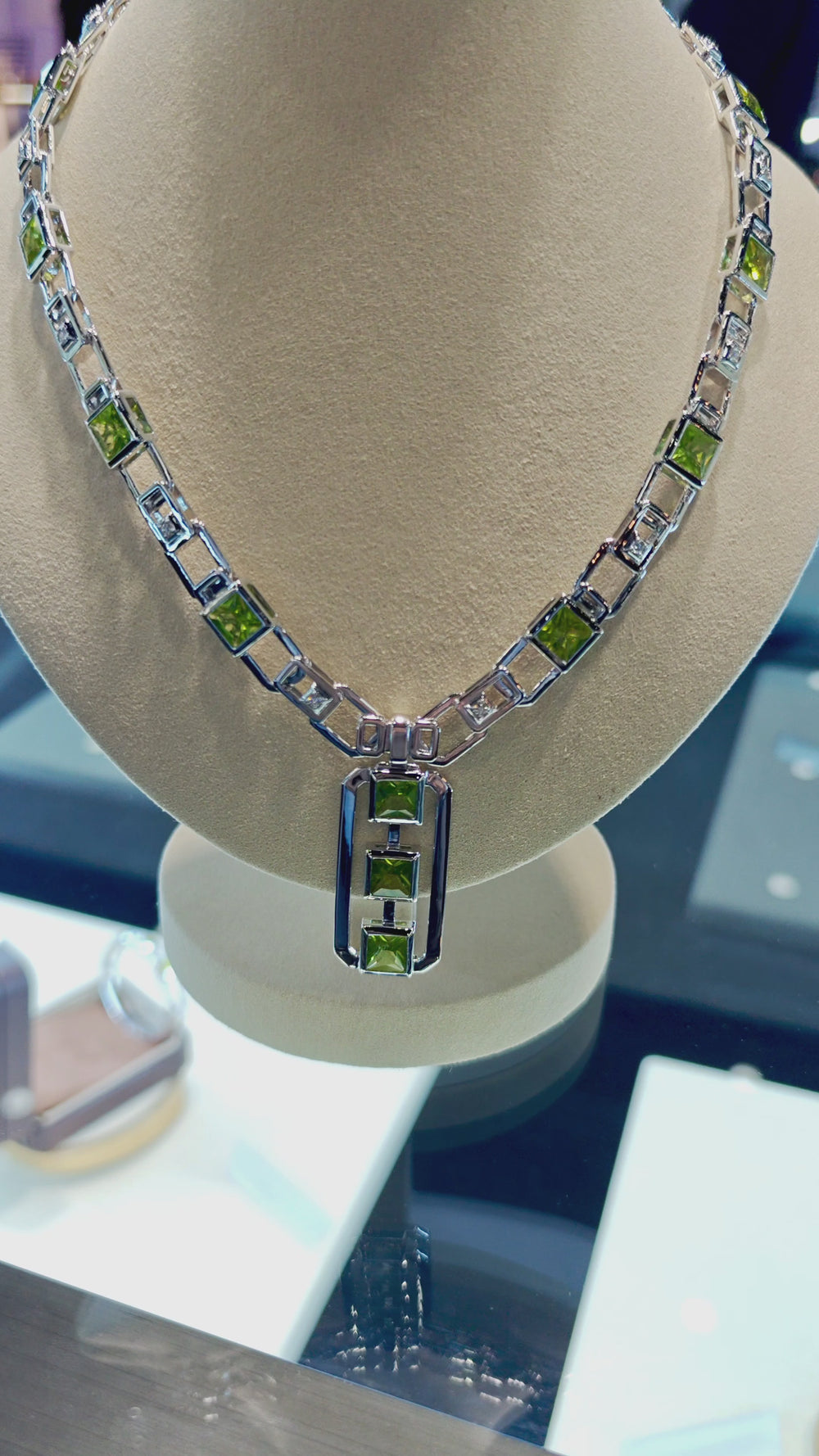 Virelle Peridot Pendant – video
