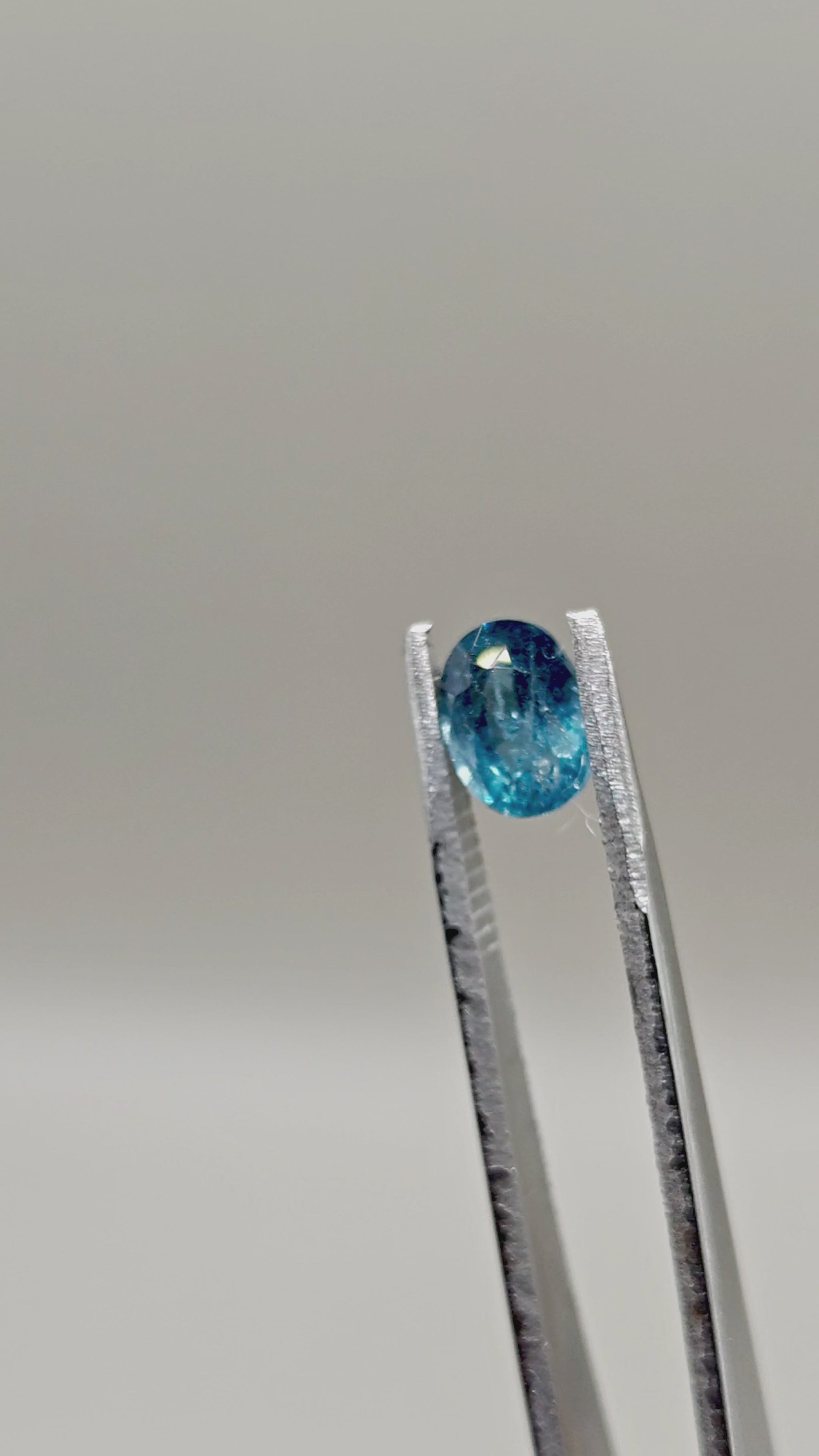 Natural Spinel 1.68 ct Oval – video