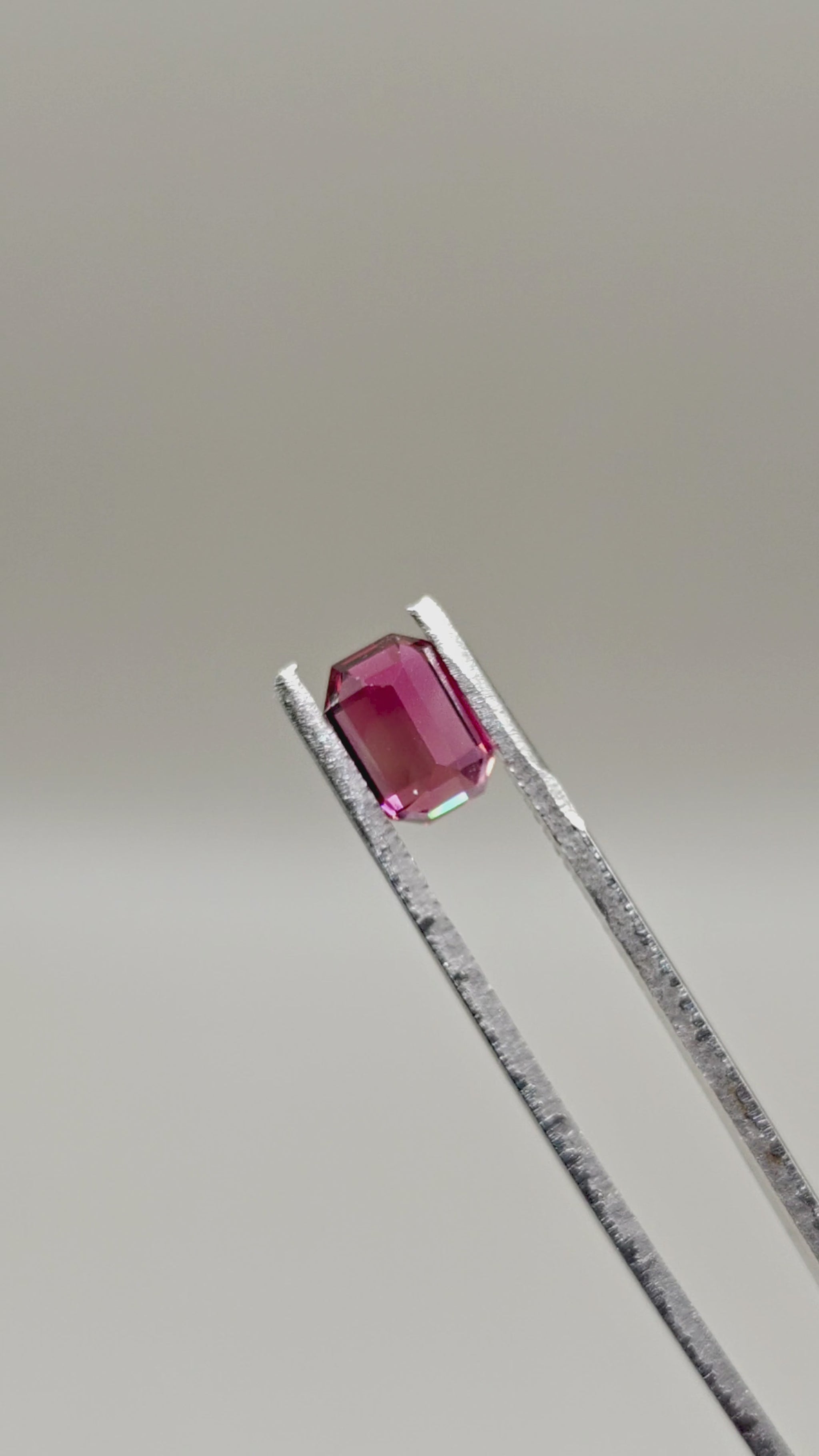 Natural Tourmaline 1.85 ct Cushion – video 2