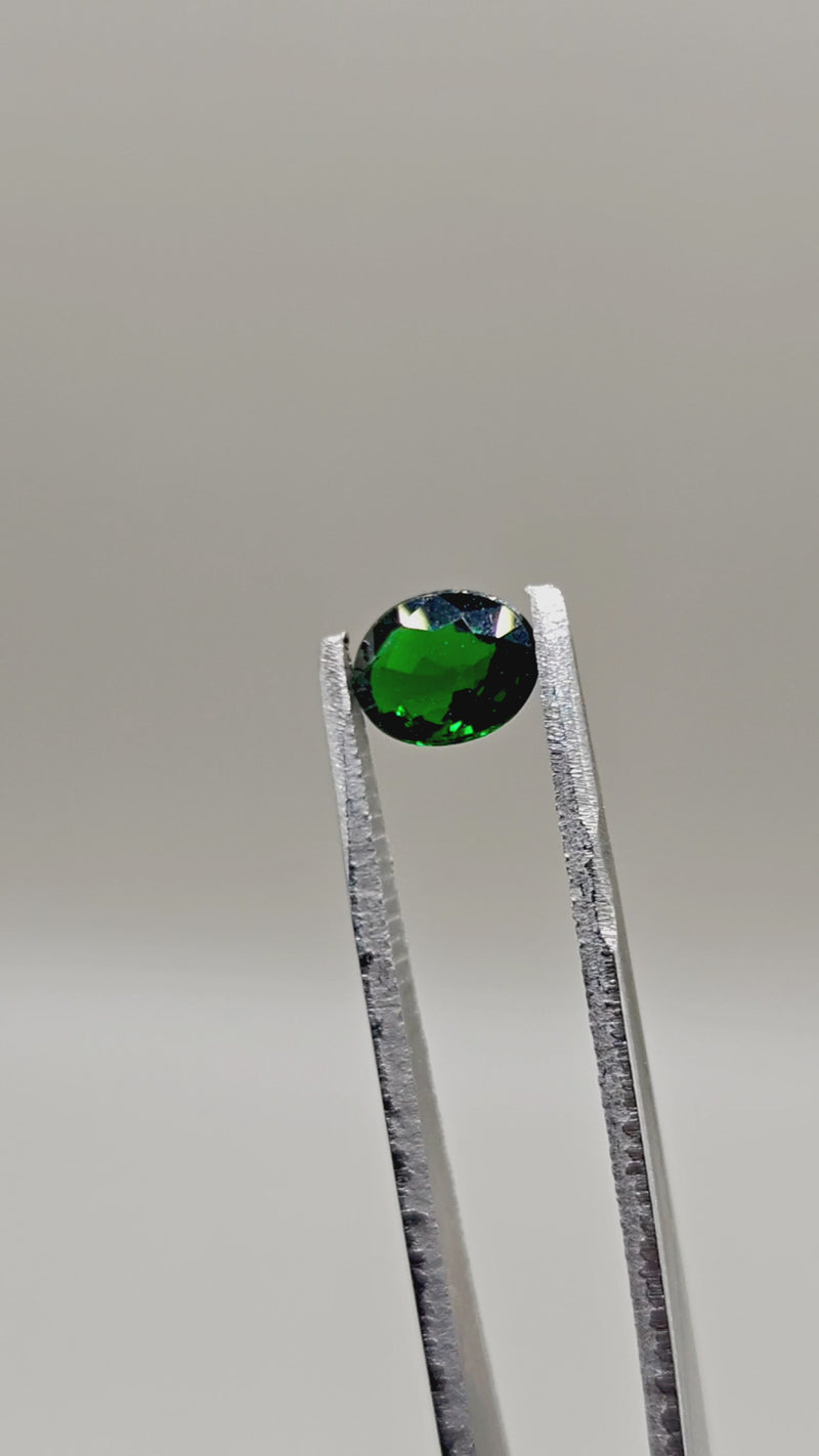 Natural Tsavorite — 1.12 ct — Oval