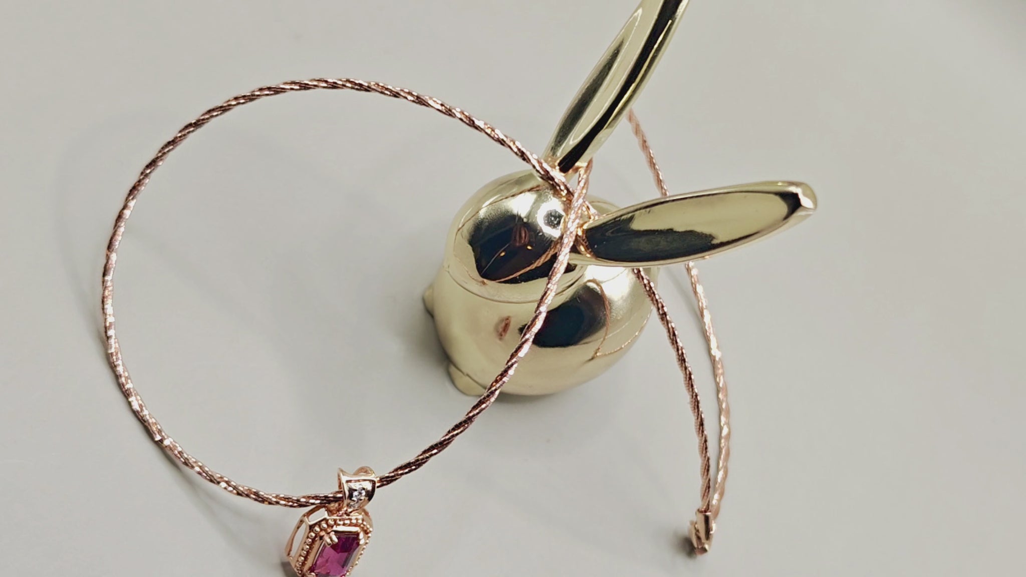 Valoria Ruby Pendant – video 2
