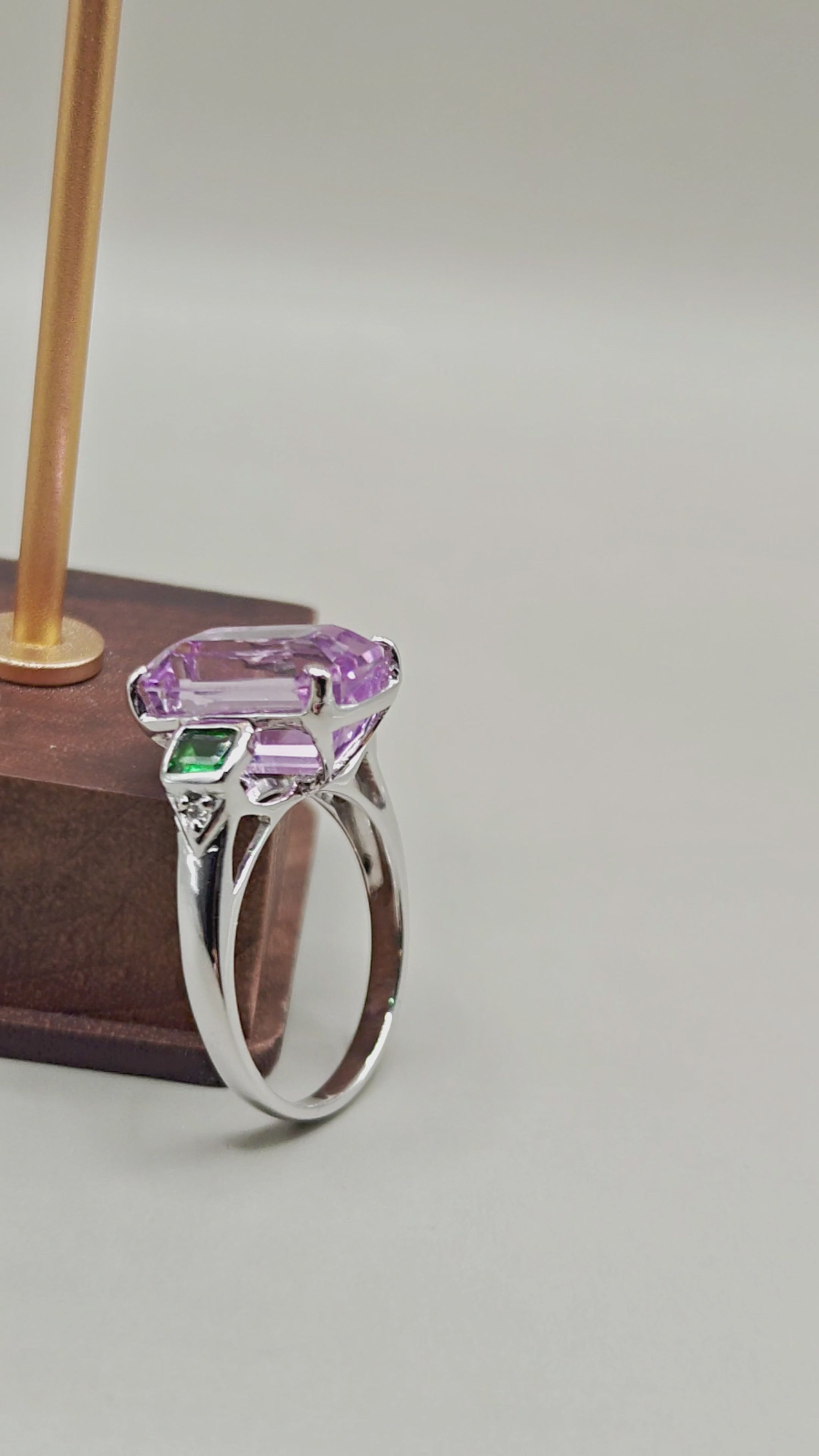 Elyra Kunzite Ring – video 3