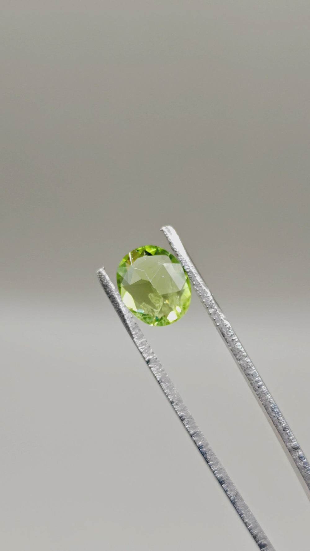 Natural Peridot Pair 2.91 ct + 2.91 ct Oval – video 2