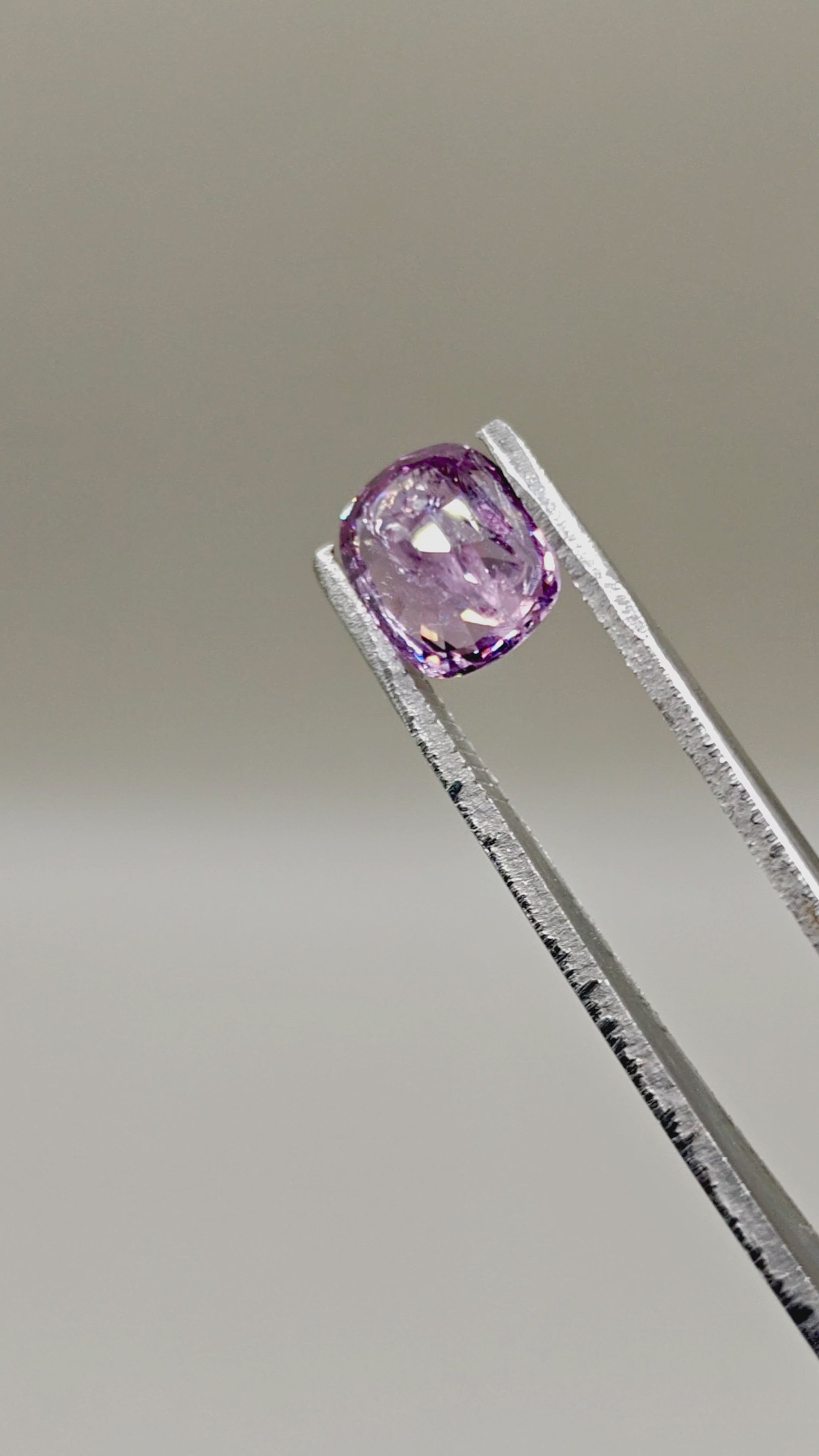 Natural Spinel 3.48 ct Cushion – video 2