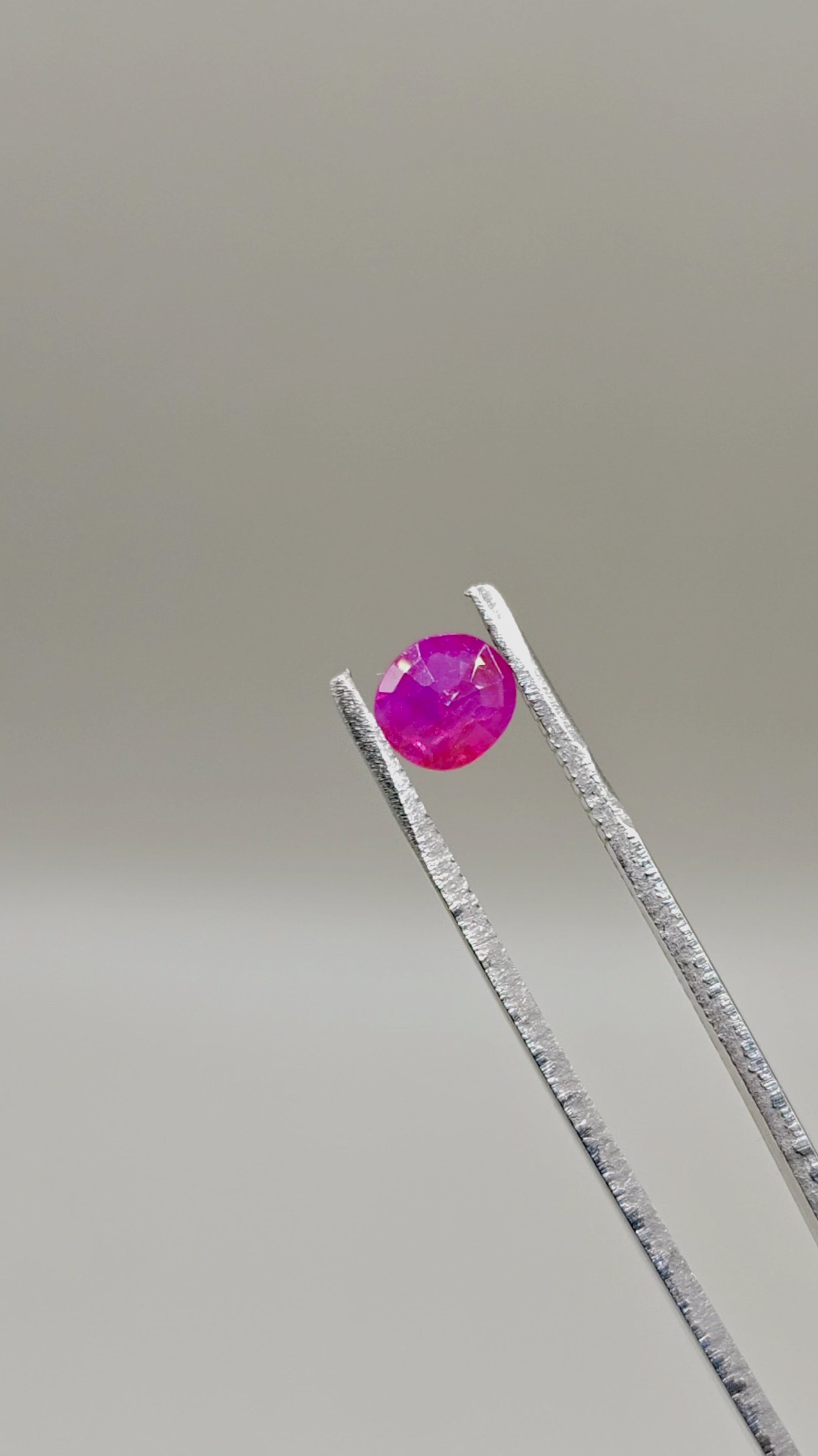 Natural Unheated Ruby 0.98 ct Oval – video 2