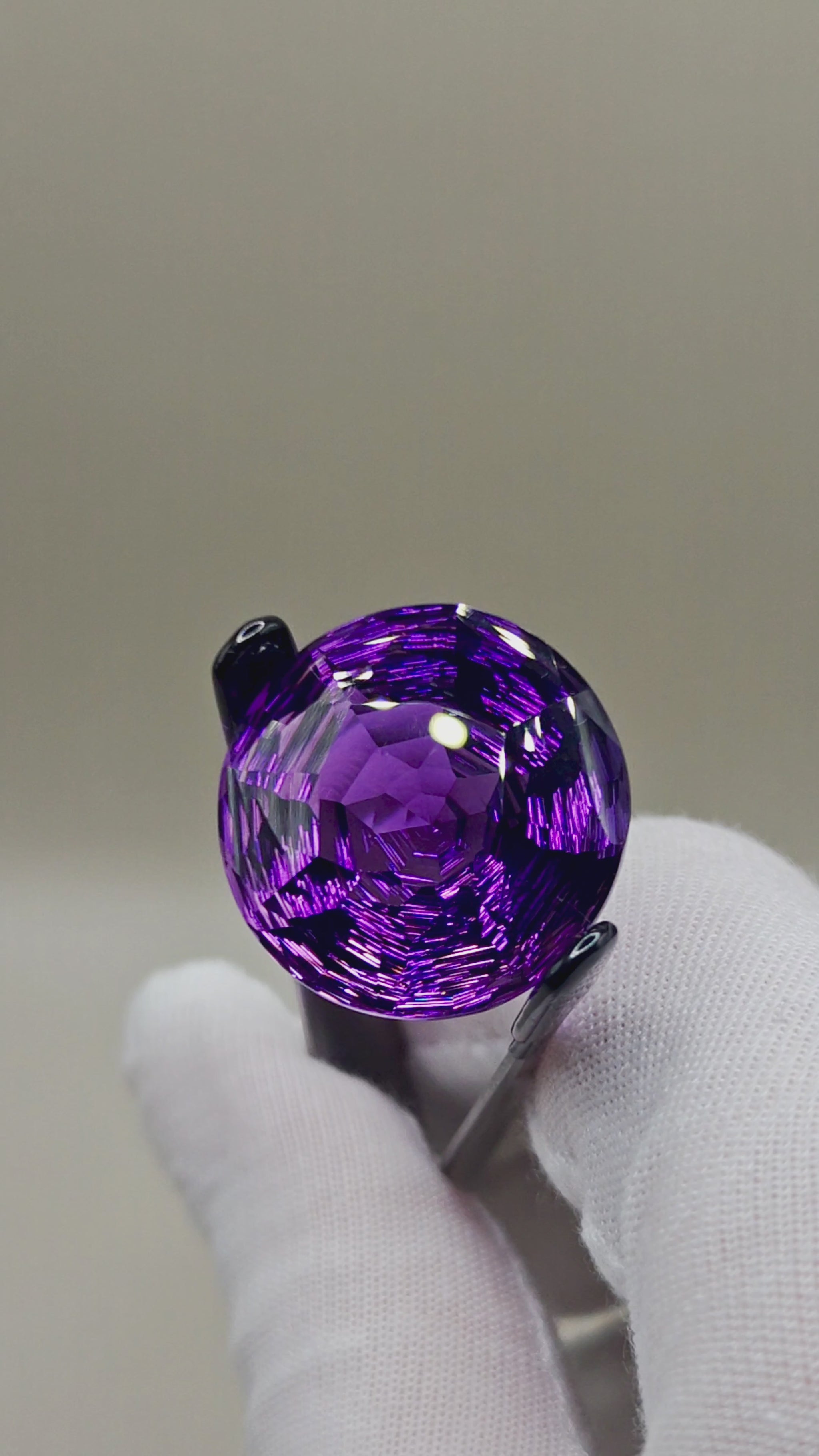 Natural Amethyst 51.49 ct Round – video