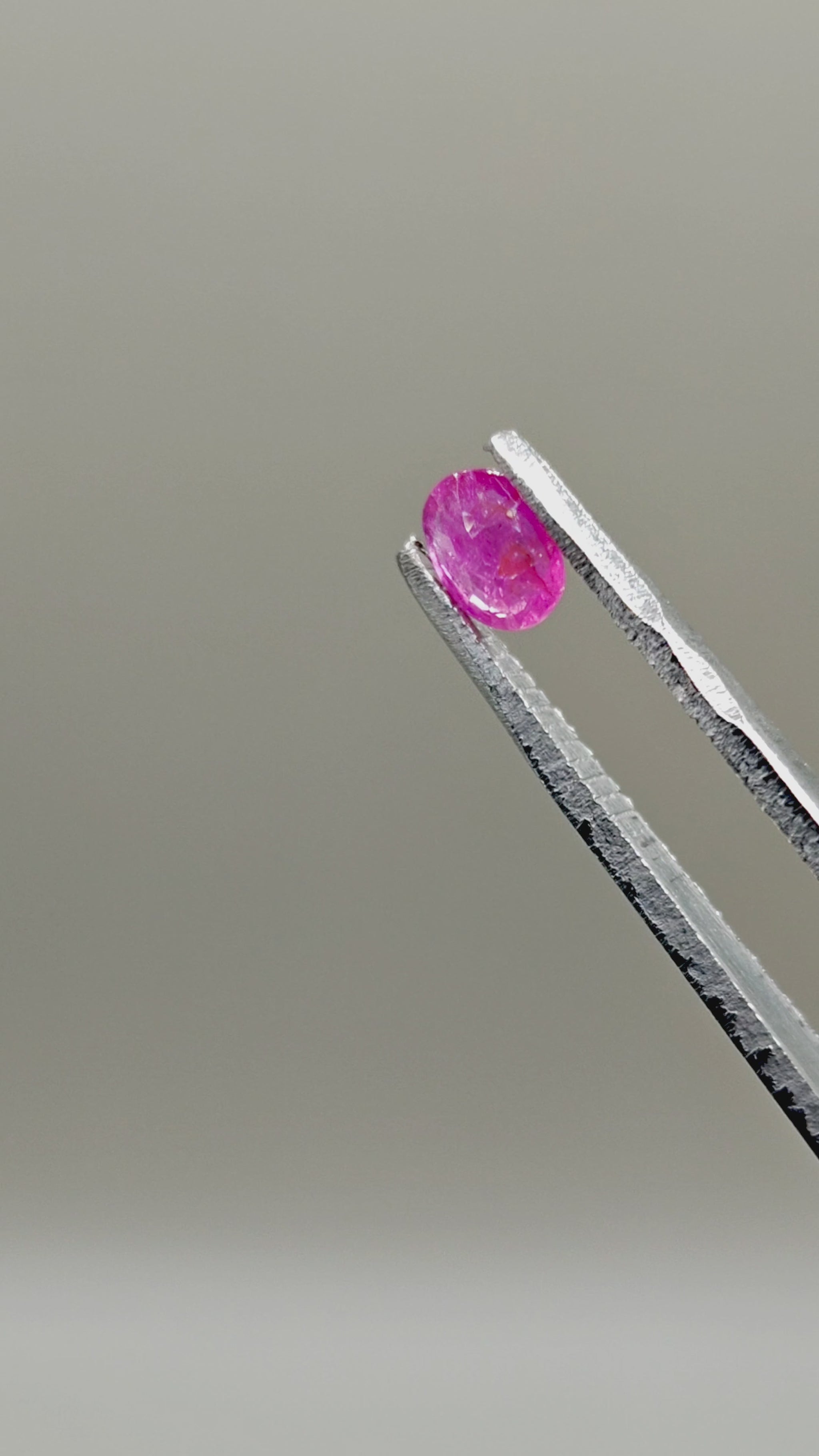 Natural Unheated Ruby 0.72 ct Oval – video 3