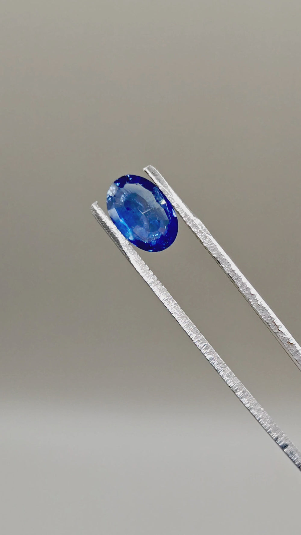 Natural Ceylon Sapphire 2.54 ct Oval – video 3