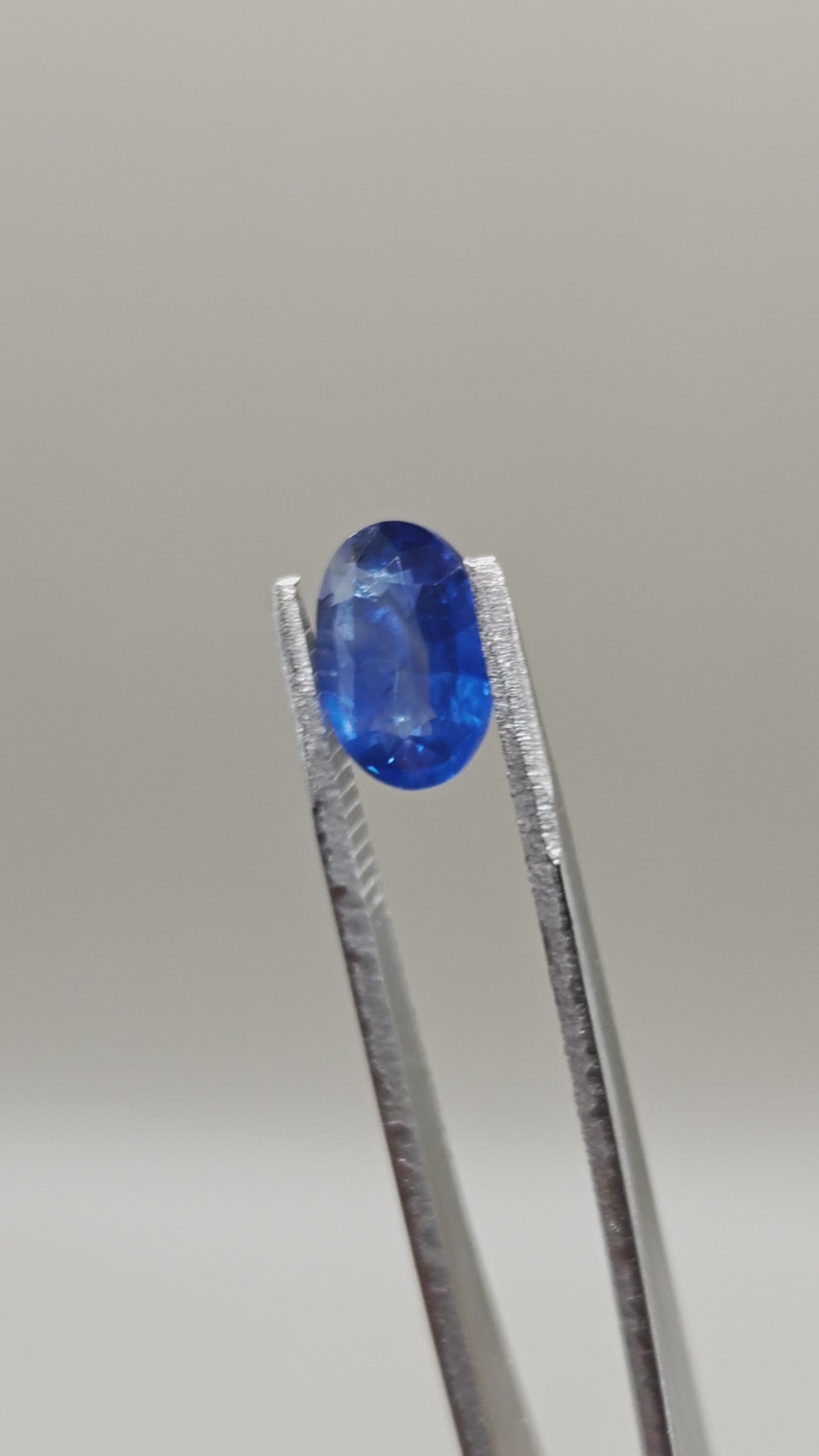 Natural Ceylon Sapphire 2.54 ct Oval – video