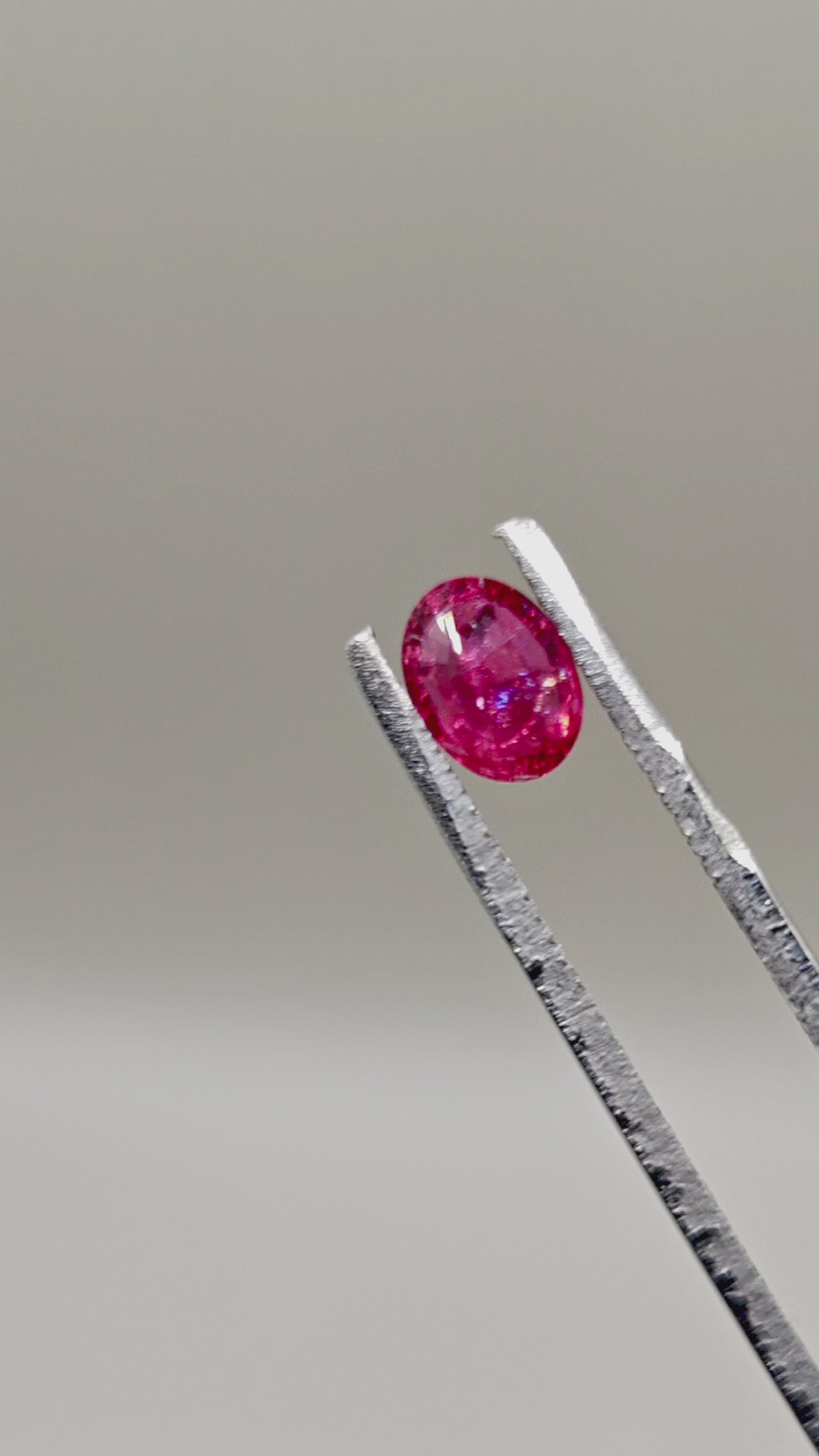 Natural Burmese Spinel 1.03 ct Oval – video 3