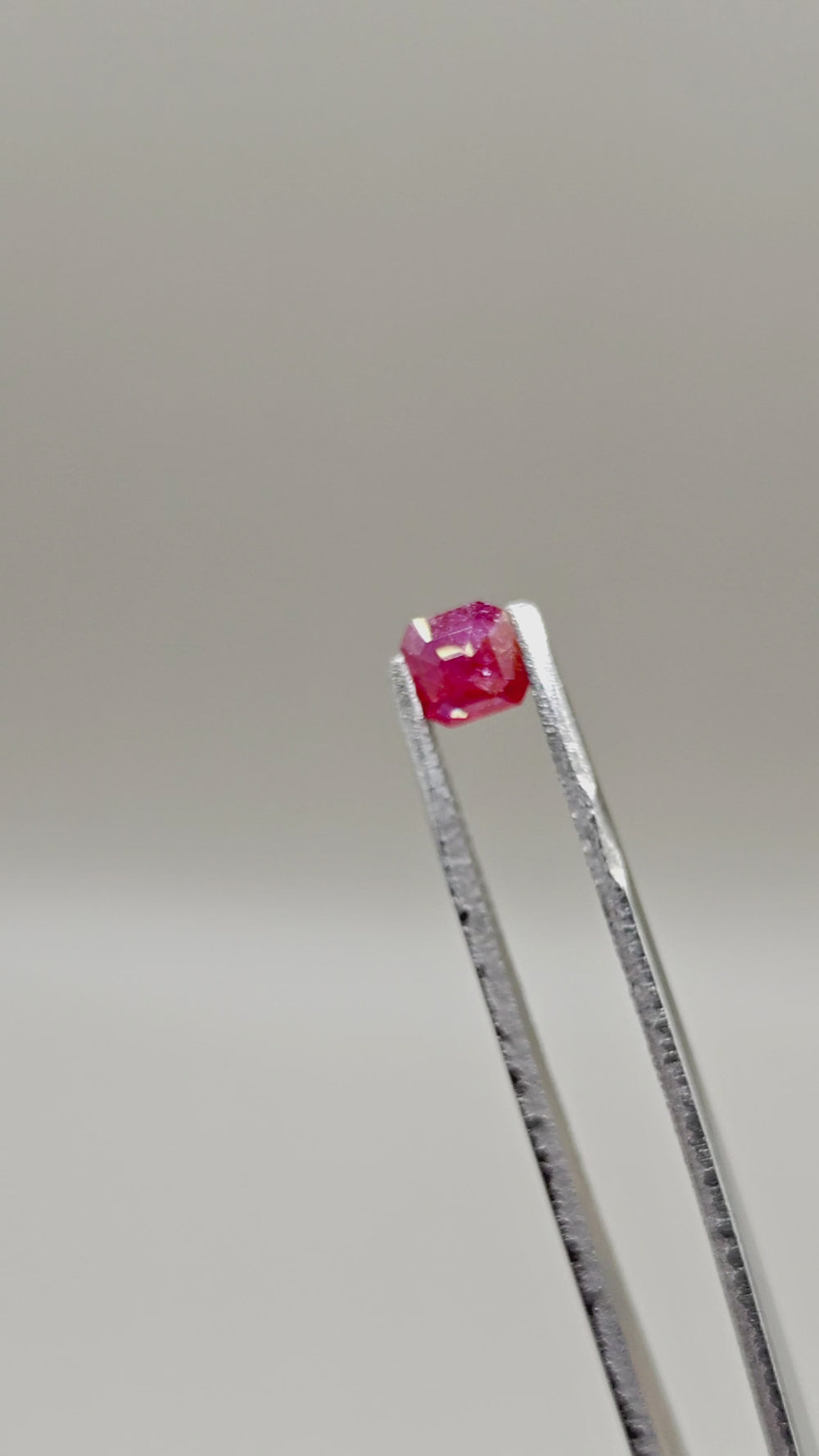 Natural Unheated Ruby 0.84 ct Octagonal – video 2