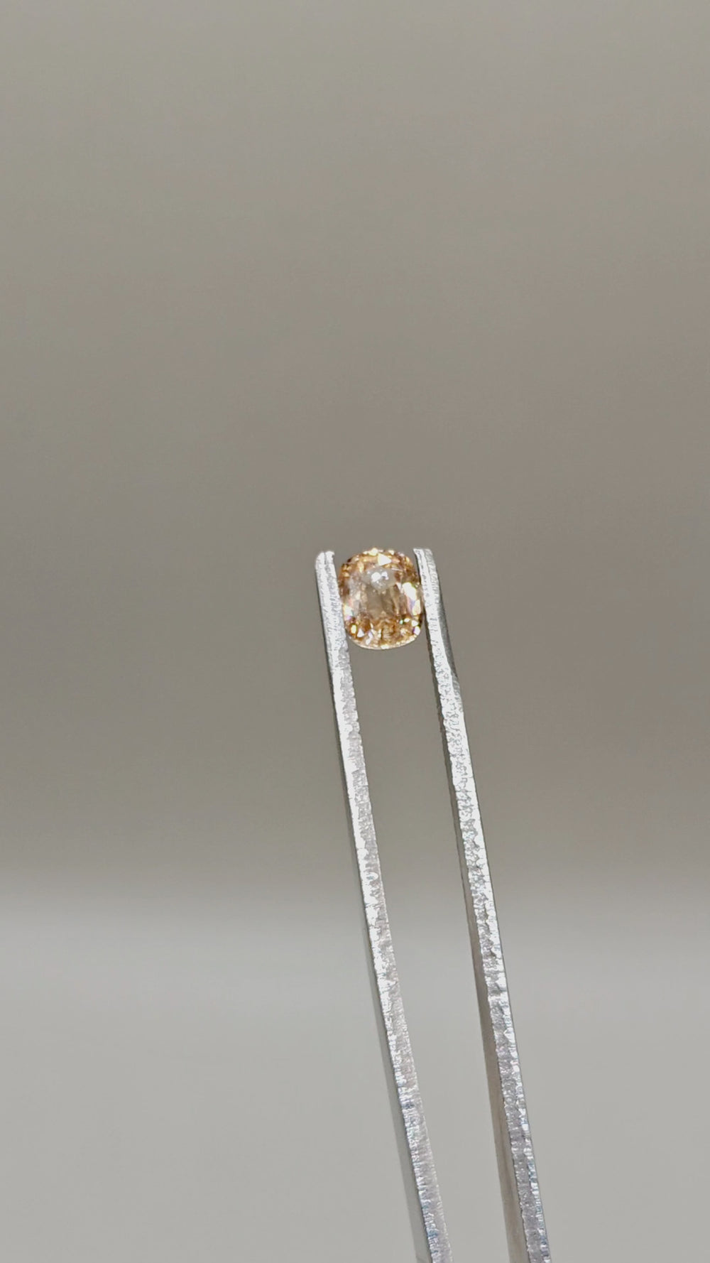 Natural Zircon 1.61 ct Cushion – video