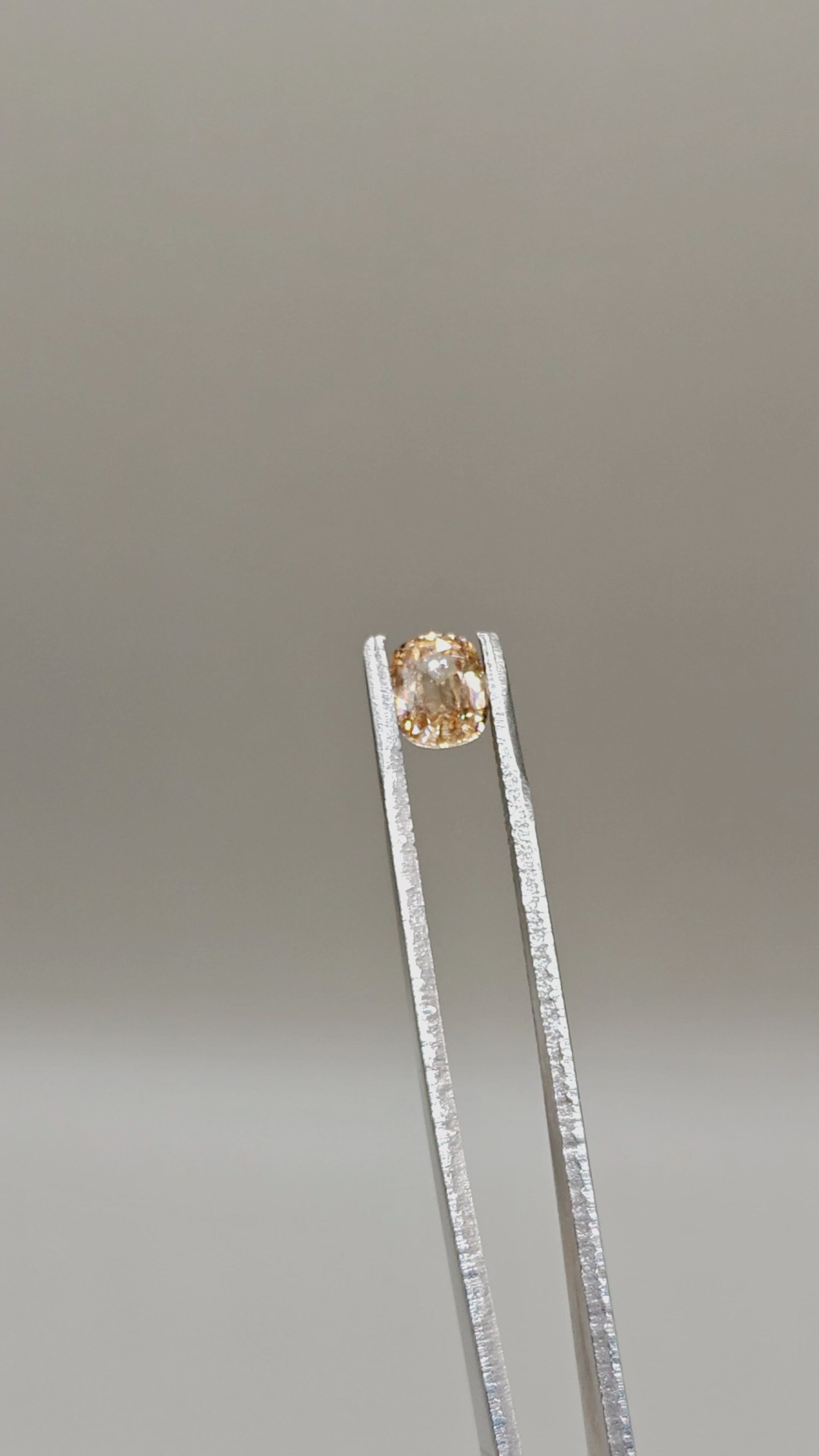 Natural Zircon 1.61 ct Cushion – video