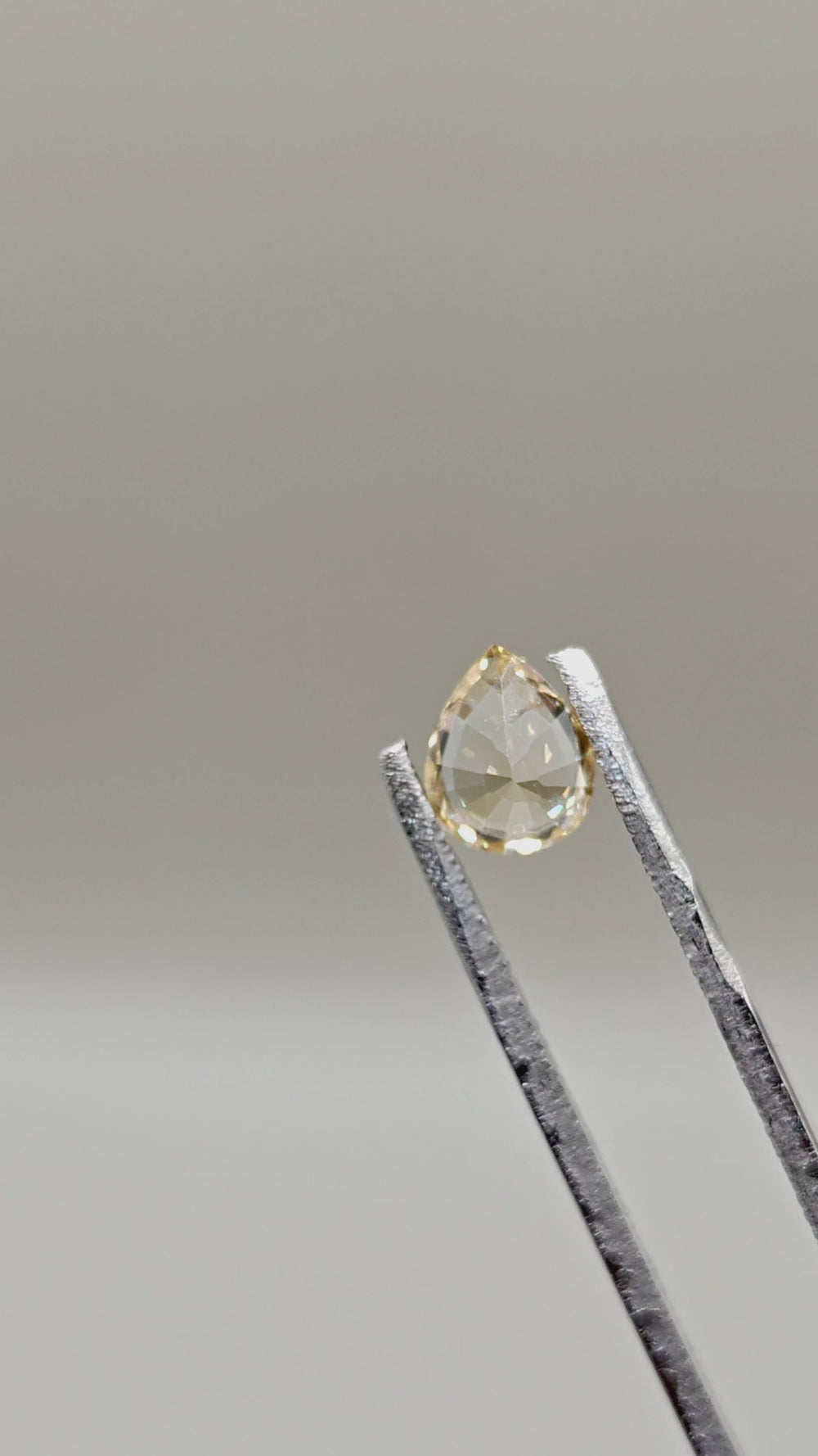 Natural Zircon 1.63 ct Pear – video 2