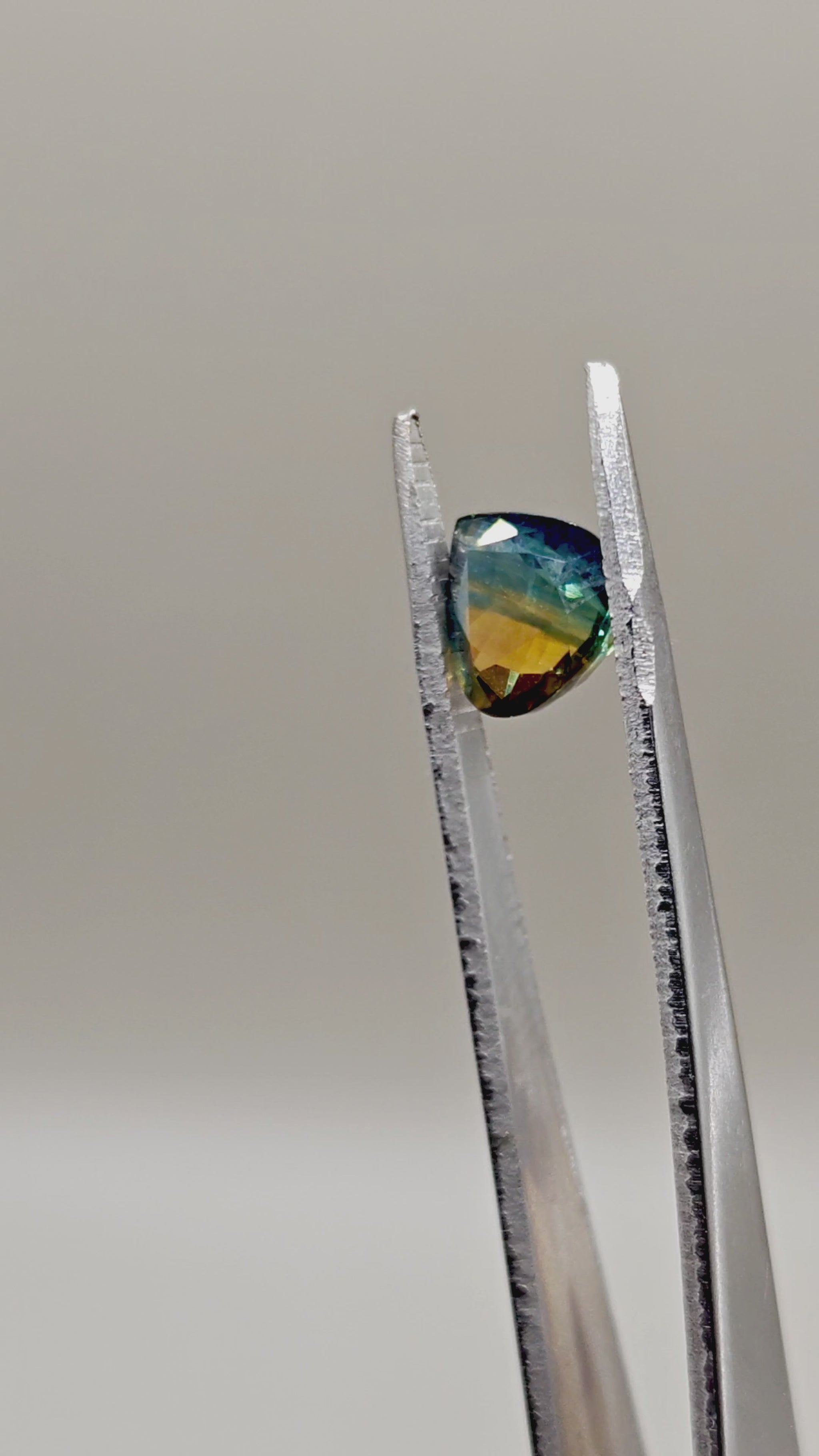 Natural Bi-Color Sapphire 3.36 ct Pear – video