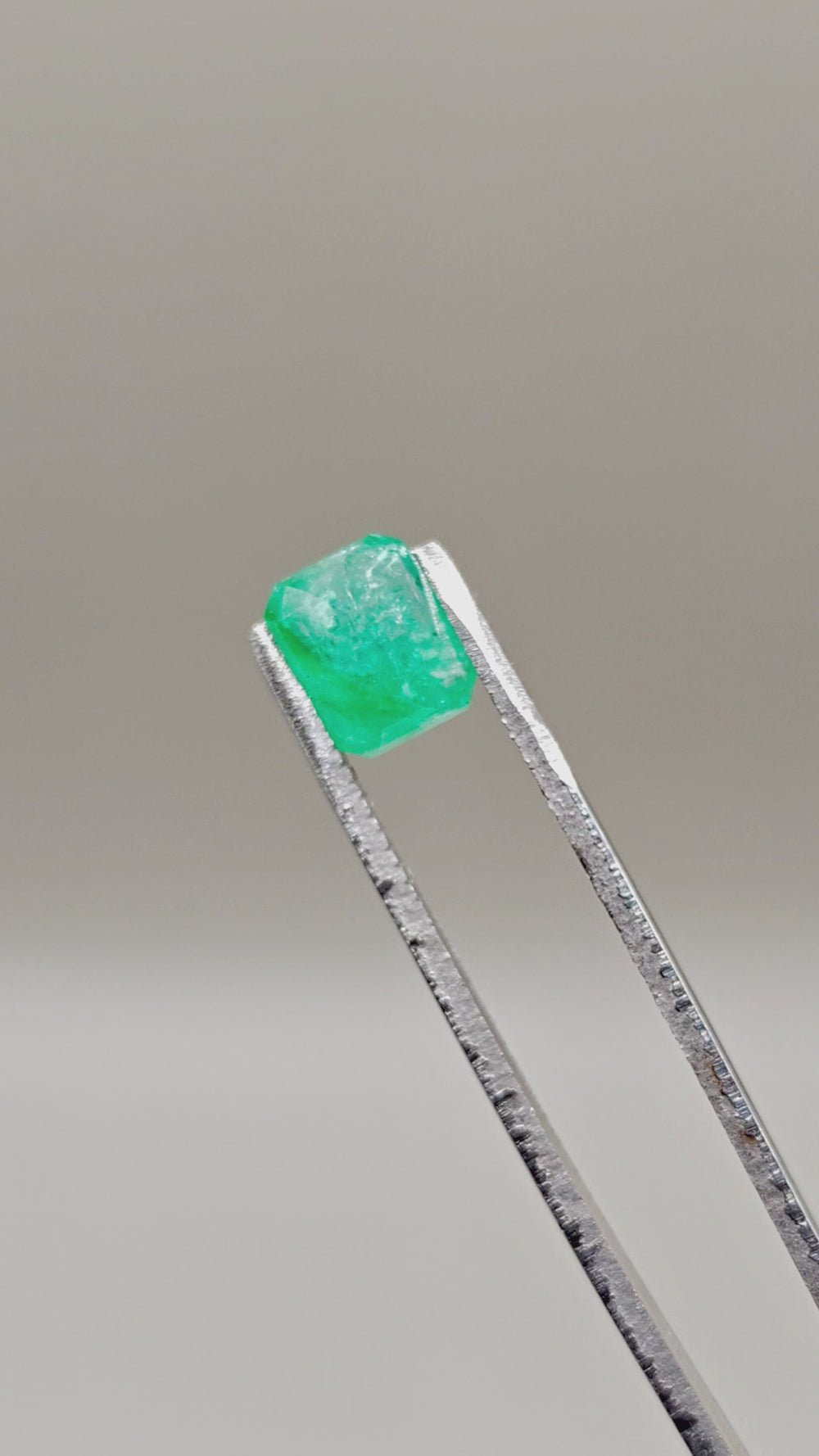 Natural Emerald 2.36 ct Octagonal – video 2