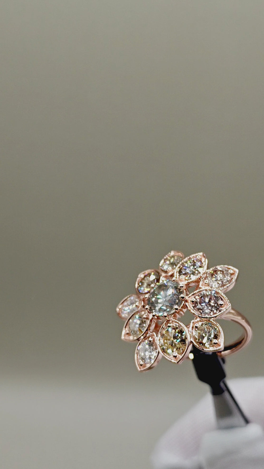 Solenne Natural Diamond Ring – video 3