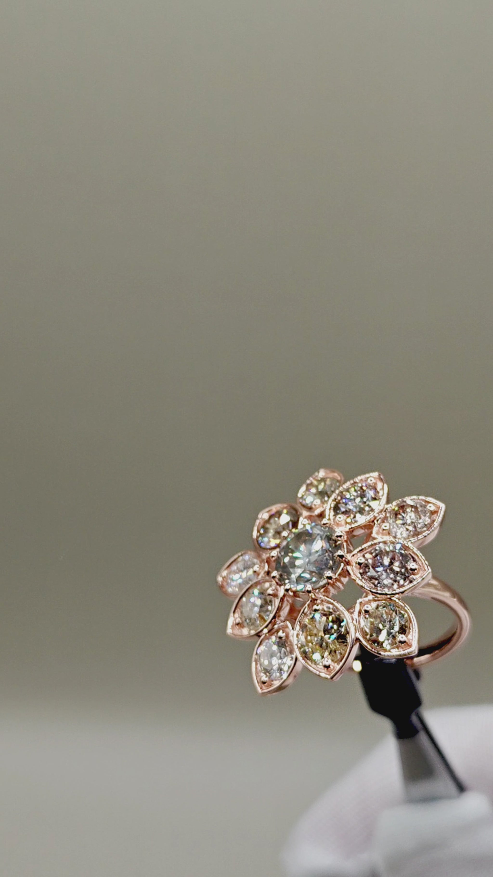 Solenne Natural Diamond Ring – video 3