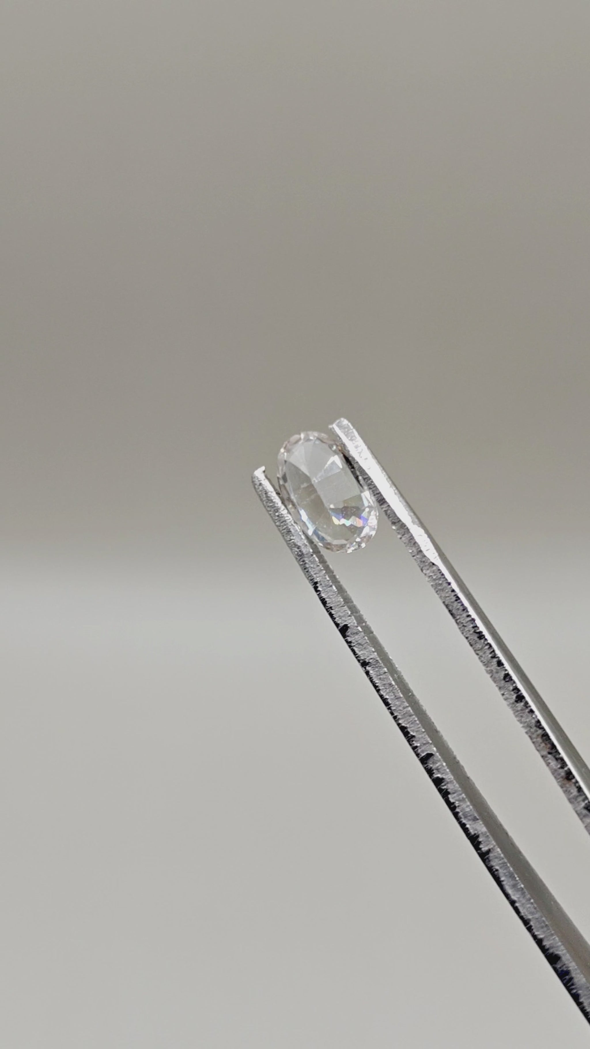 Natural Zircon 1.61 ct Oval – video 2