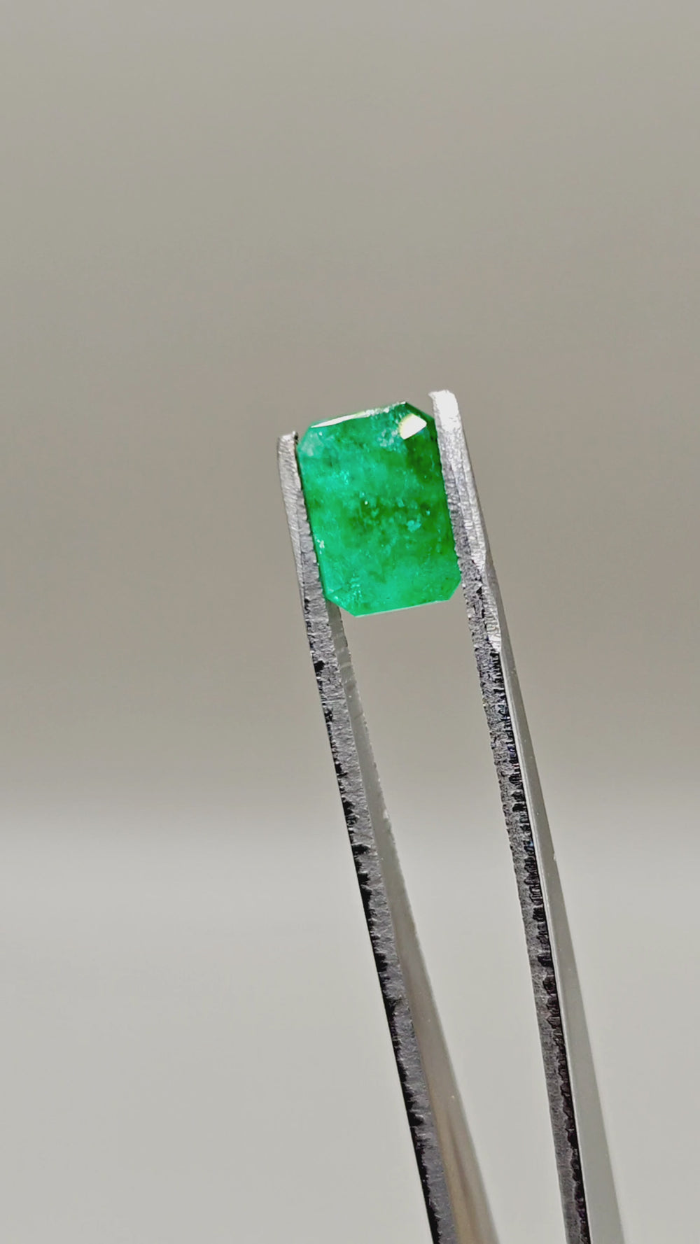 Natural Emerald 3.74 ct Octagonal – video