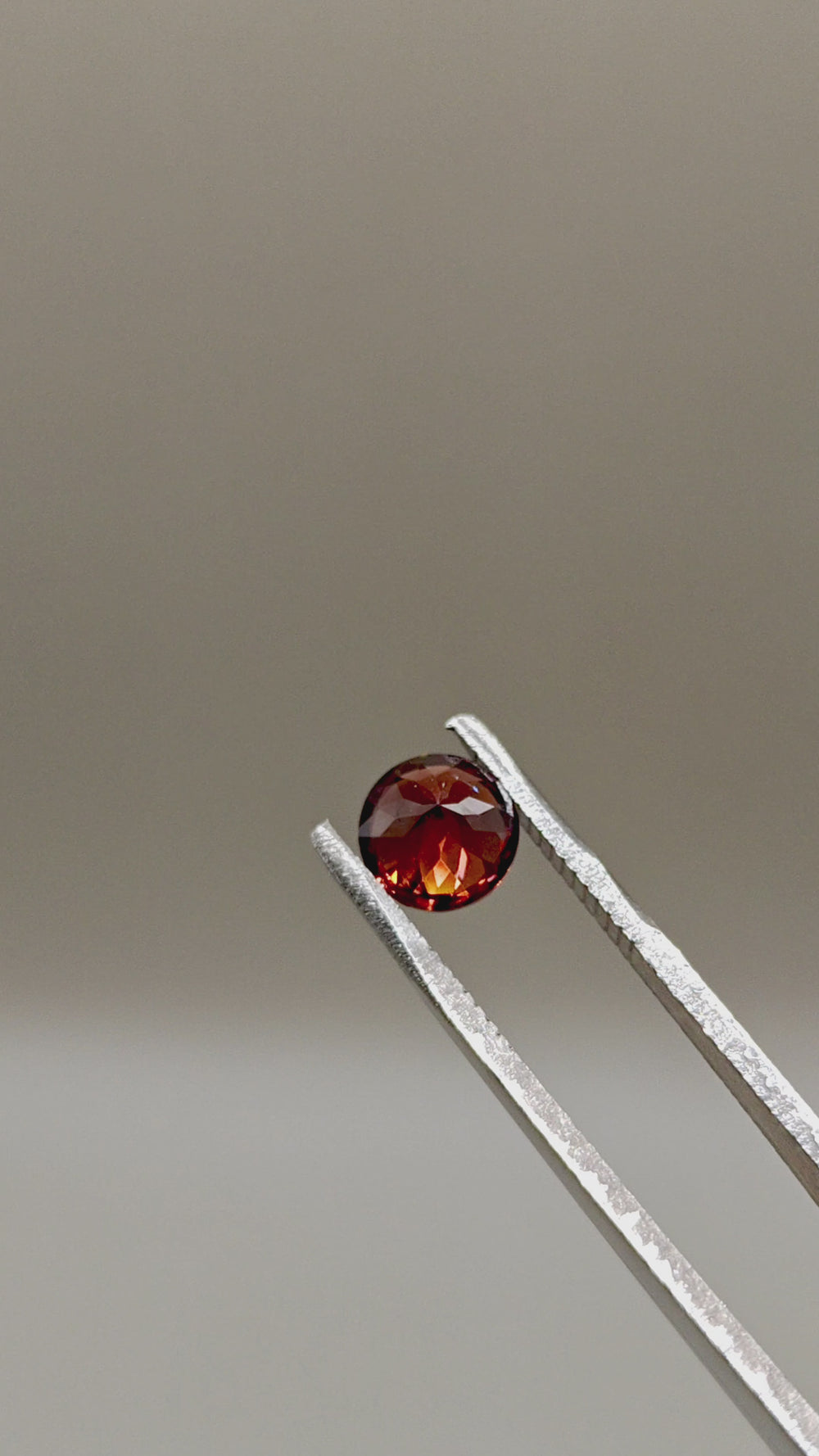Natural Zircon 2.16 ct Round – video 2