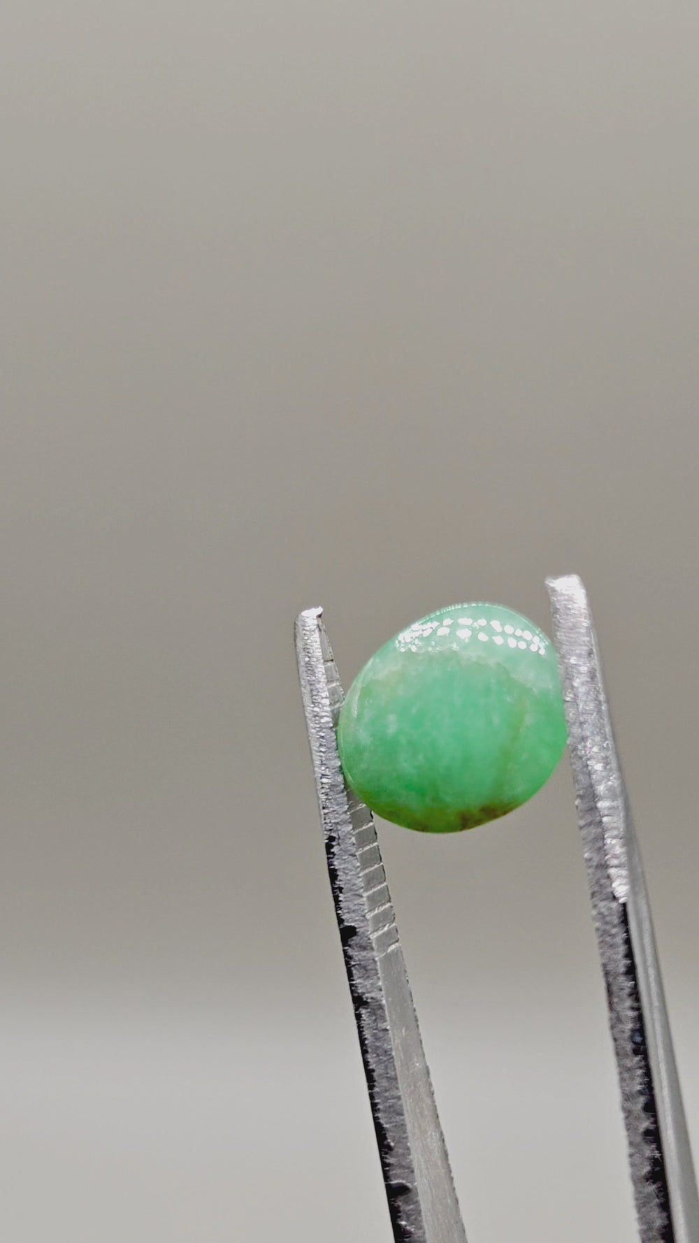 Natural Burmese Jadeite Type A 2.48 ct Oval – video 2