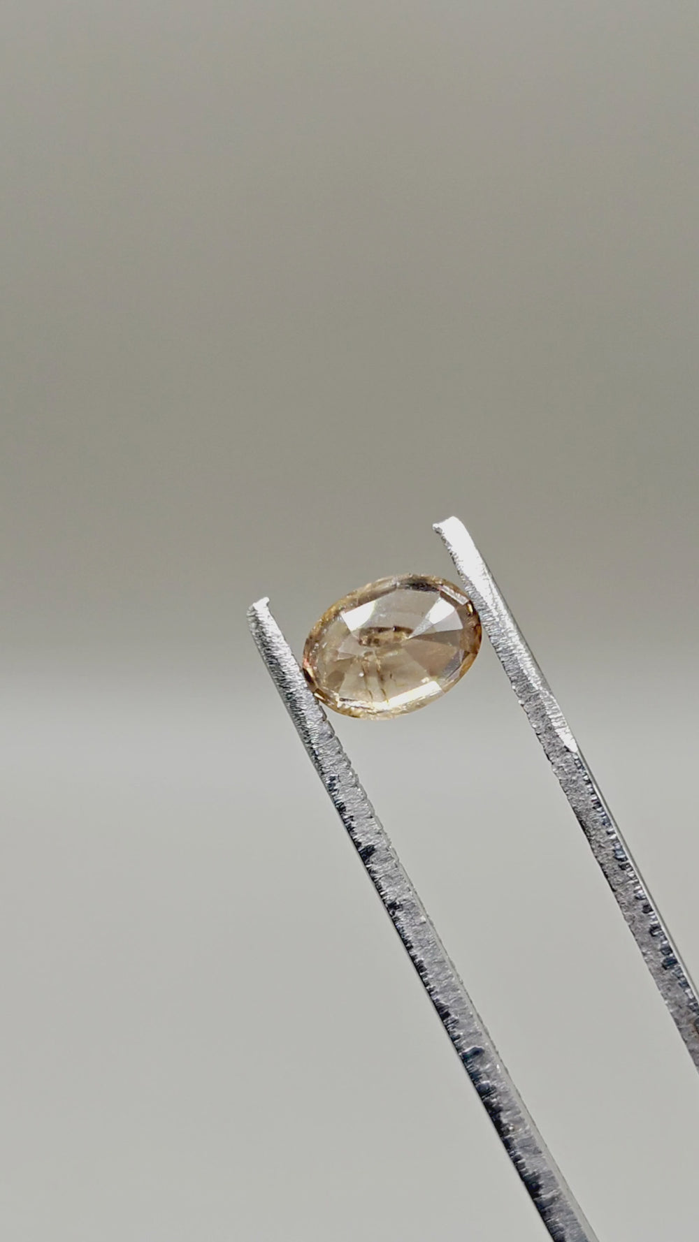 Natural Zircon 2.32 ct Oval – video 2