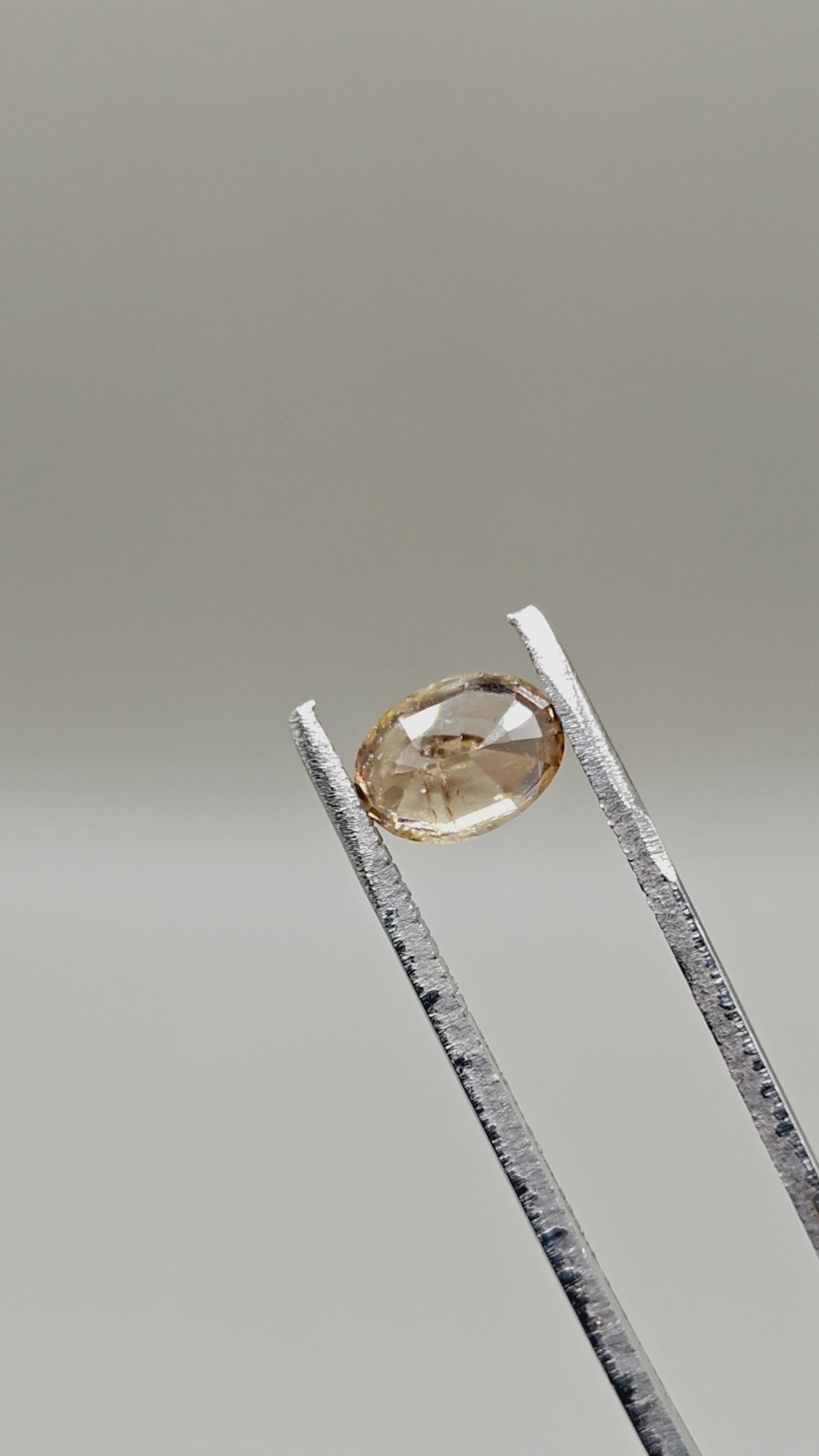 Natural Zircon 2.32 ct Oval – video 2