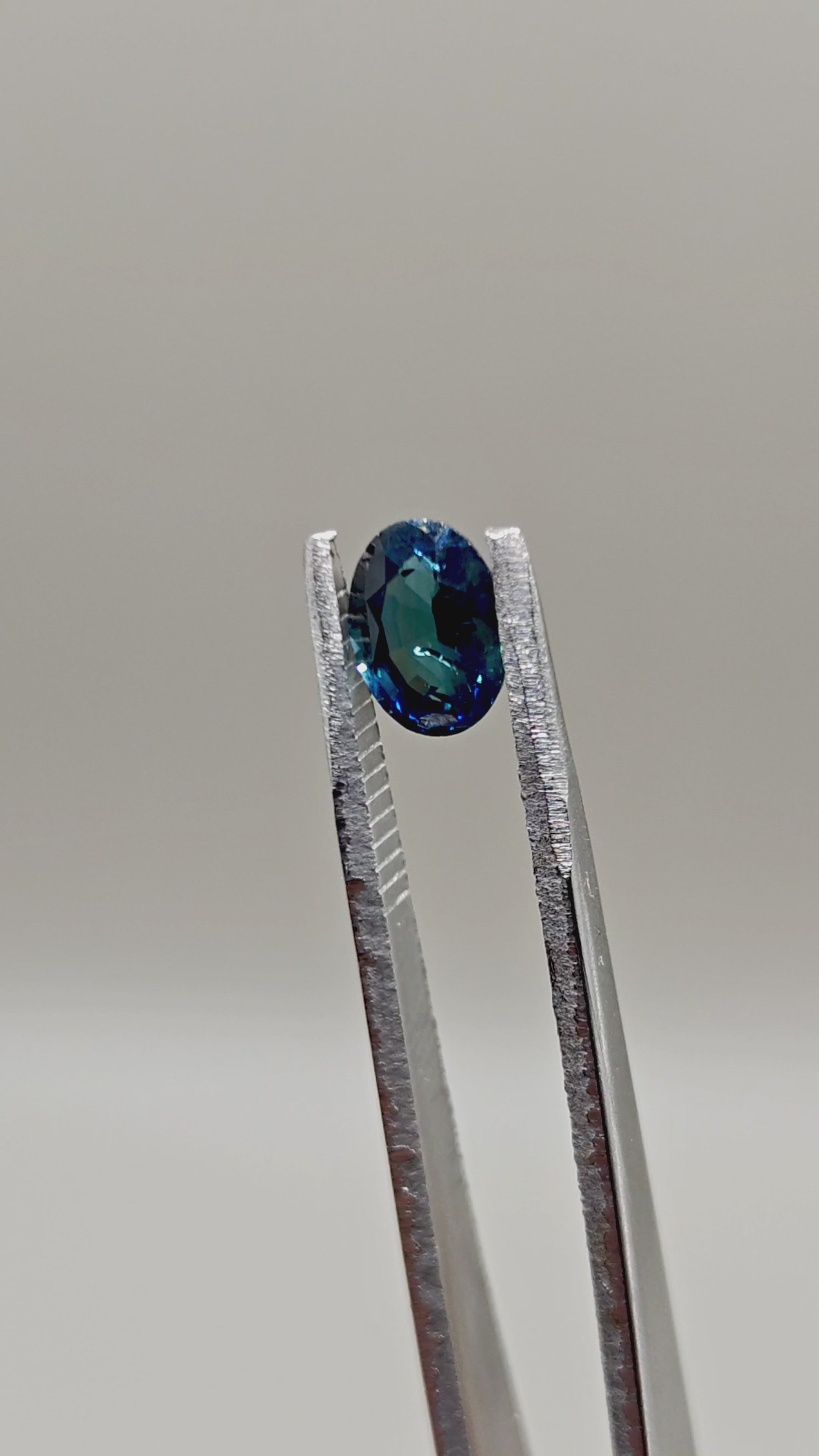 Natural Sapphire 1.40 ct Oval – video