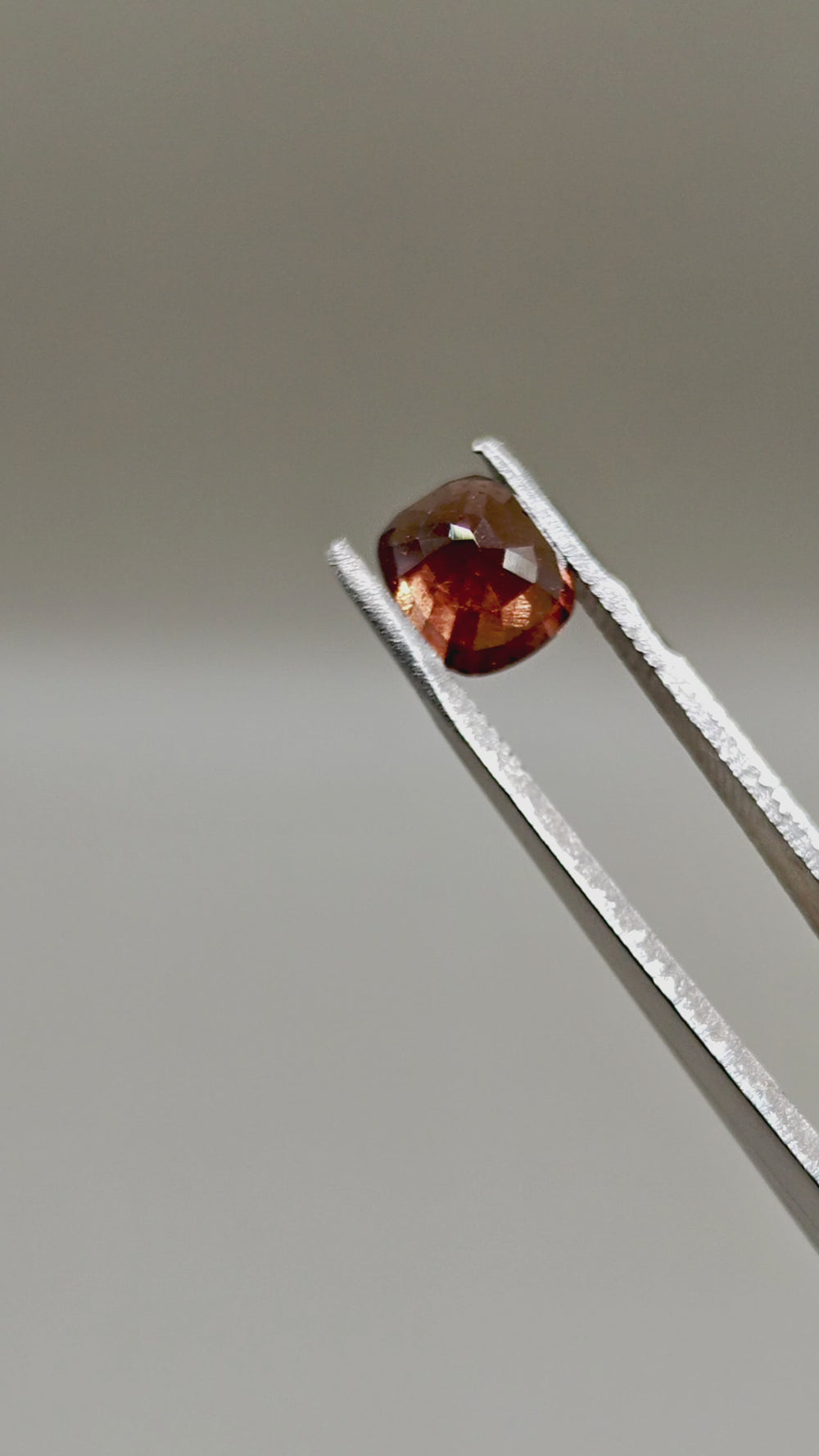 Natural Spessartite 4.65 ct Cushion – video 2